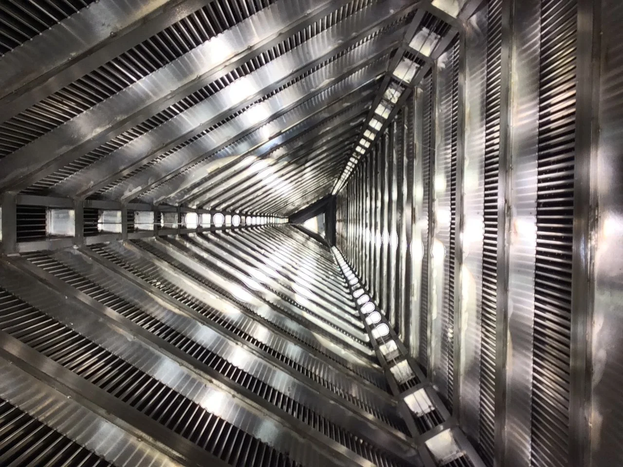 Prismatic Light Pillar