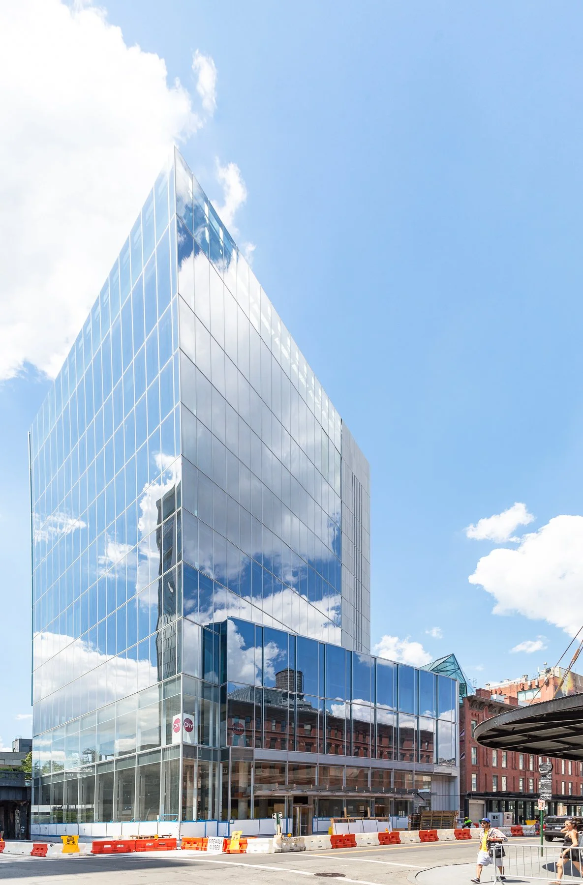 Construction shot with full reflection of the sky on both sides ©David Sundberg