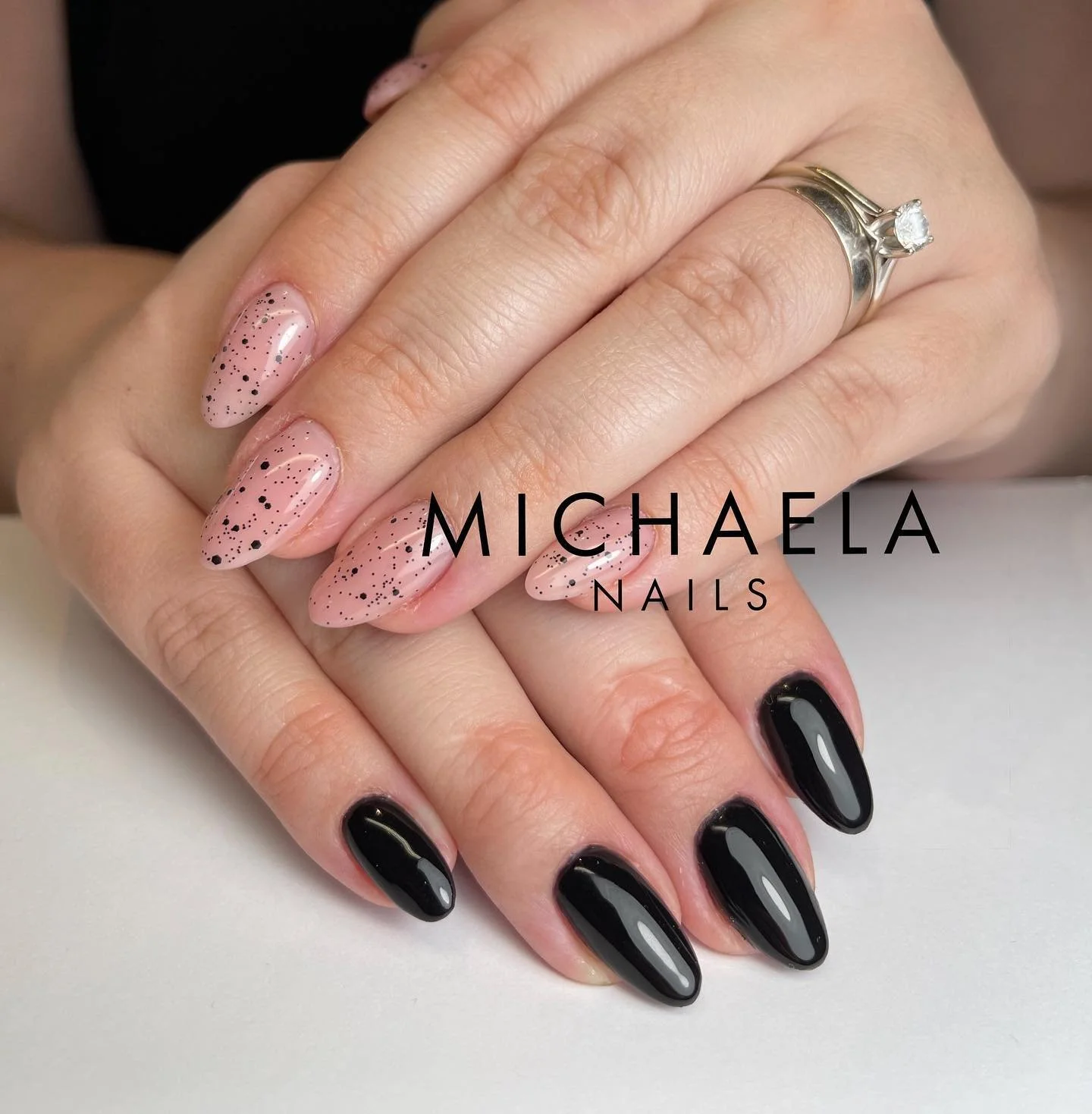 Hot dot❤️ 

#nails #nailsofinstagram #stavangernails #stavangernailstudio #stavangernailsalon #nailsstavanger #gauselnails #nailsgausel #michaelanails