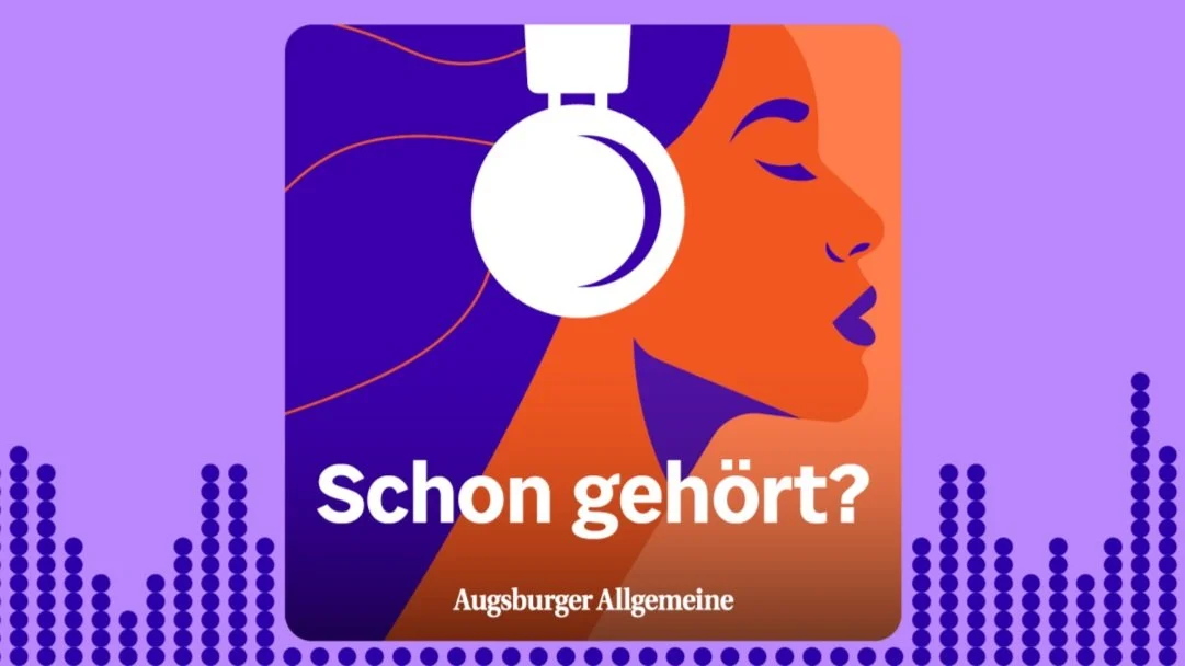 Illustration einer Frau mit Kopfhörern und dem Text "Schon gehört? Augsburger Allgemeine" auf lila Hintergrund.
