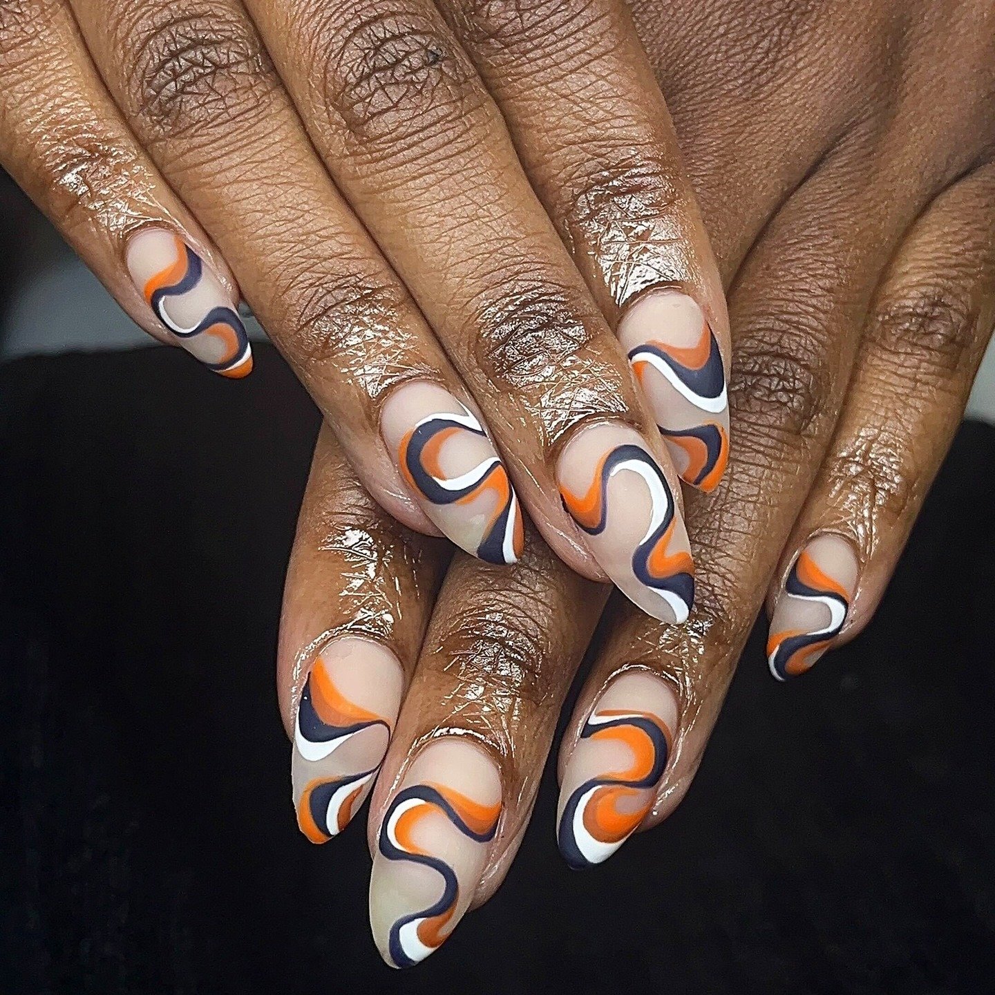Never identical, always impeccable. 💅🏾

Every set that leaves our studio is unique to that client. While we have folks who love some inspo photos so much they want a recreated version, it's always going to be just a little different. It's like havi