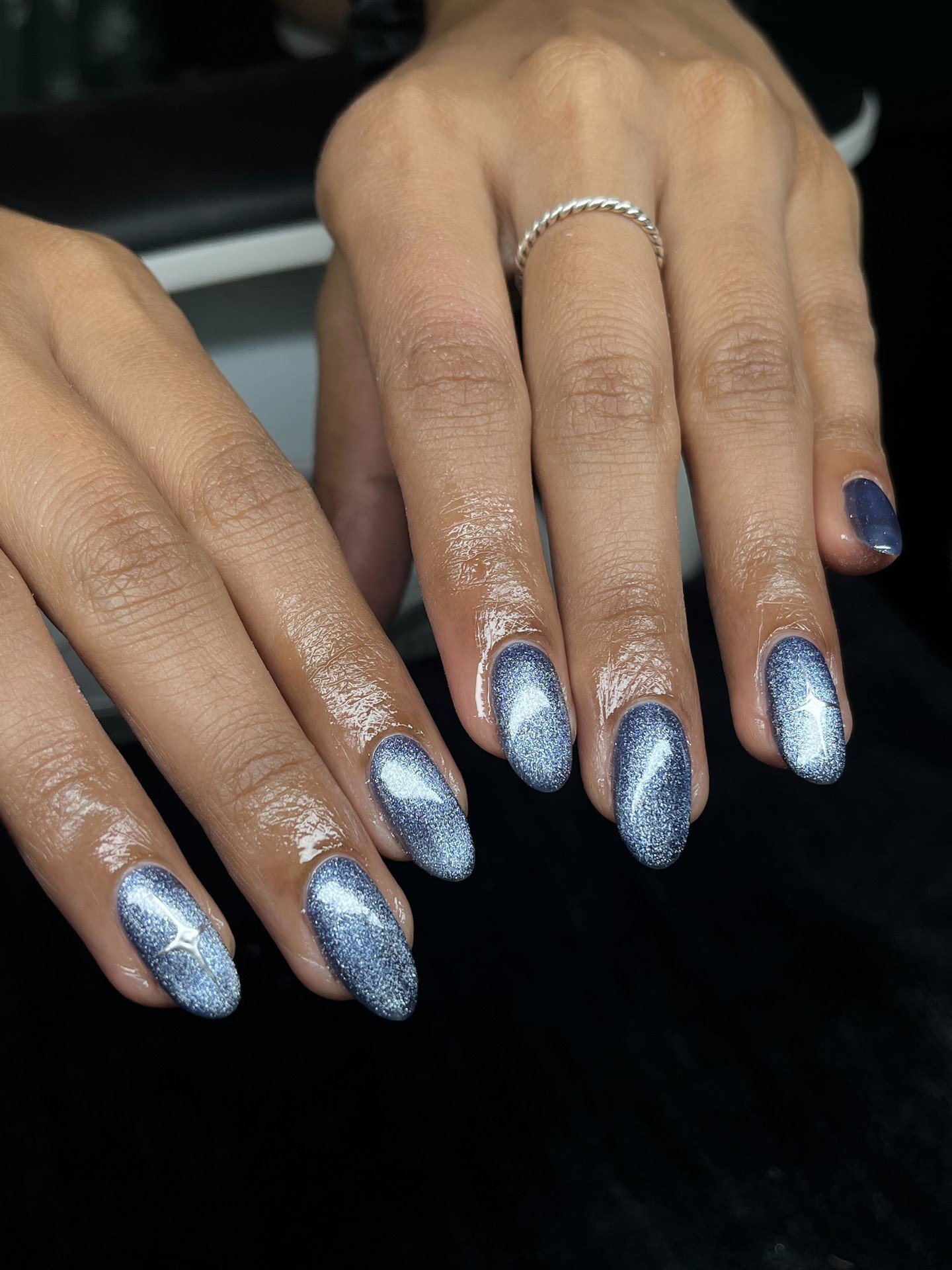We're going to let the glitter speak for itself on this one! ✨

She never fails with the details - 'Cureist Tu-Anh sparkles again with this set. 

 #austinnailsalon #atxnailstudio #atxnails #atxgirlsday #austintx #bestofaustin #austinluxury #atxlifes