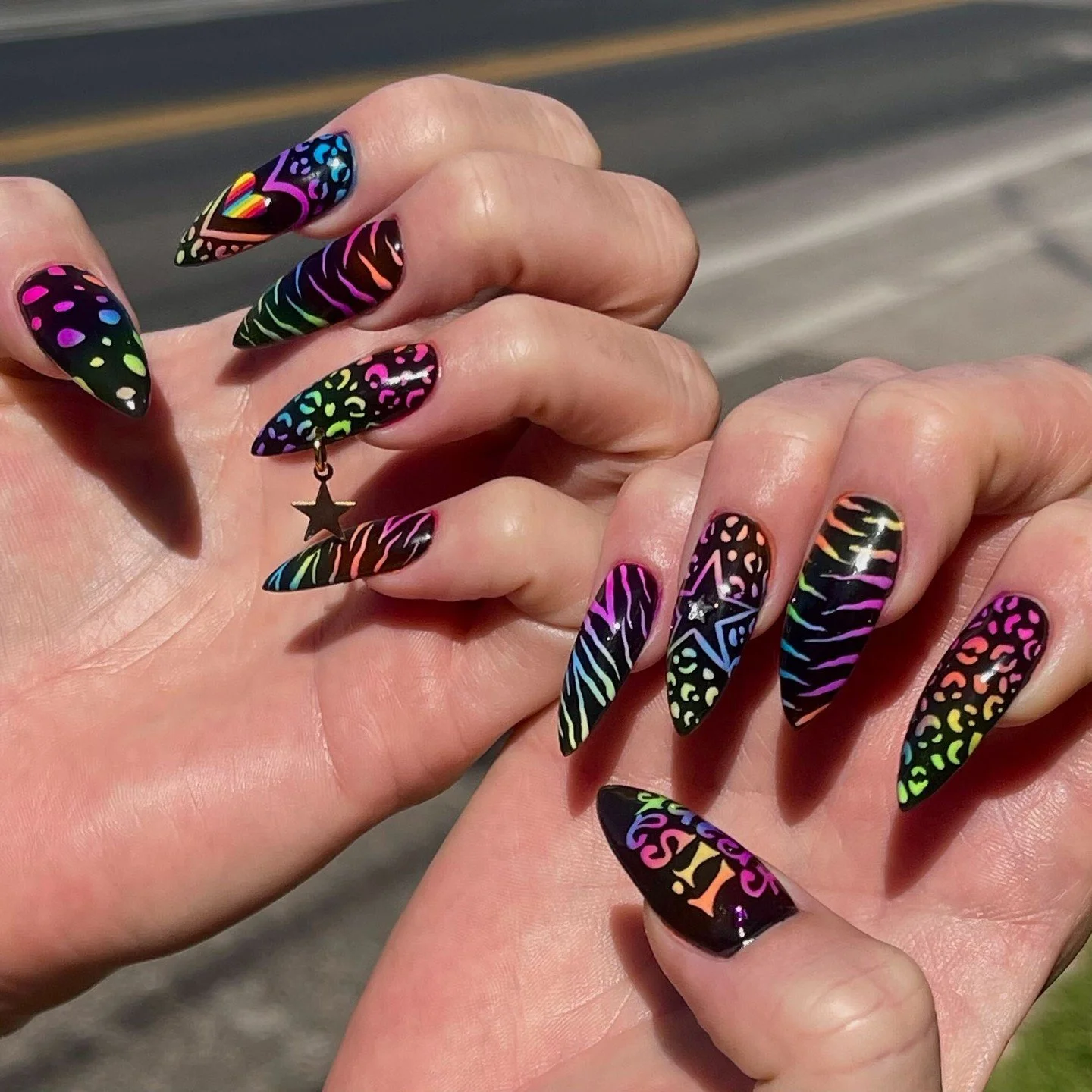 Nothing says back to school quite like Lisa Frank...or maybe we're showing our age with that sentiment but whatever. 

Get your alien, dolphin, and cat themed folders ready because Sr. 'Cureist Cheyanne ain't scared of NUTHIN when it comes to elabora