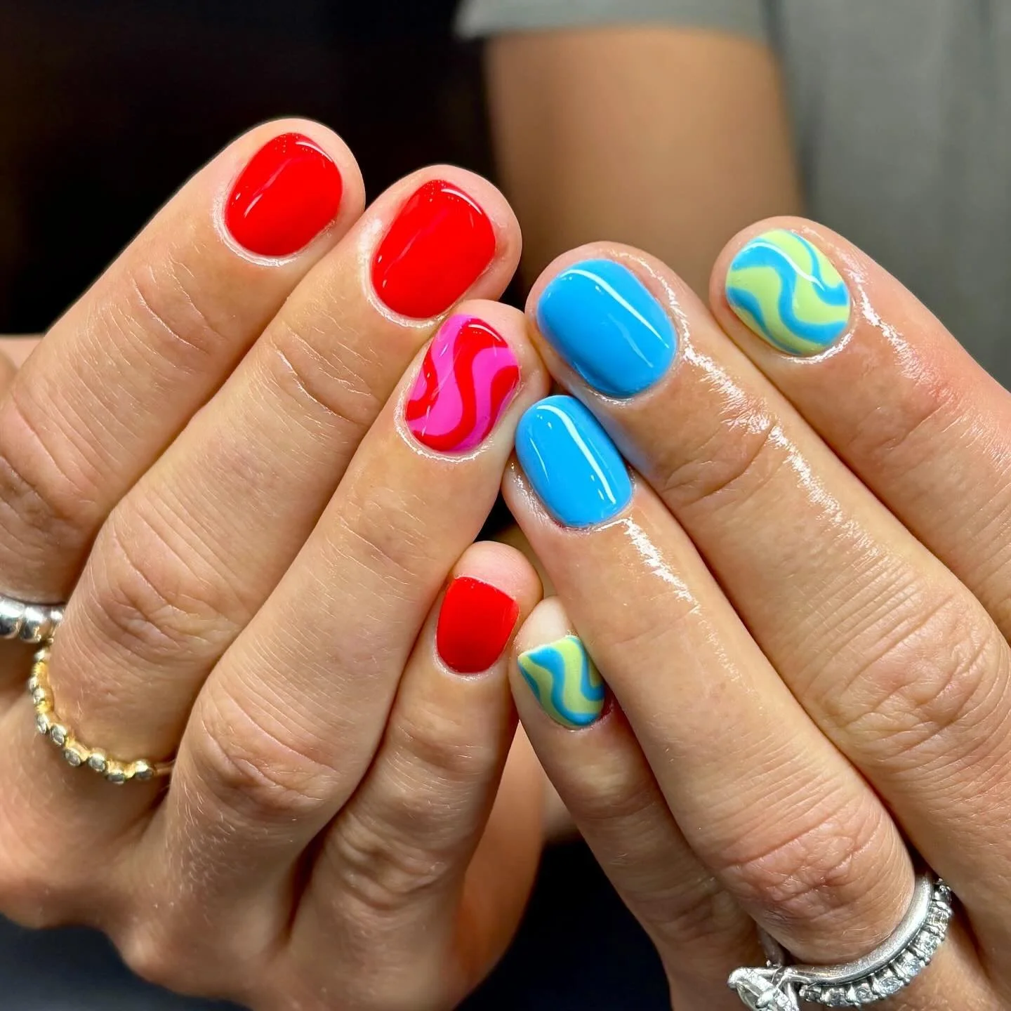 Fresh paint job 🎨

Get your own by booking a Soft Skills with Level 1 Art. This set by Sr. &lsquo;Cureist Paige 💙❤️

#austinnailsalon #austintxblogger #austintx #atxaustin #atx #austincreators #austinluxurynetwork #atxnails #atxnailsalon
