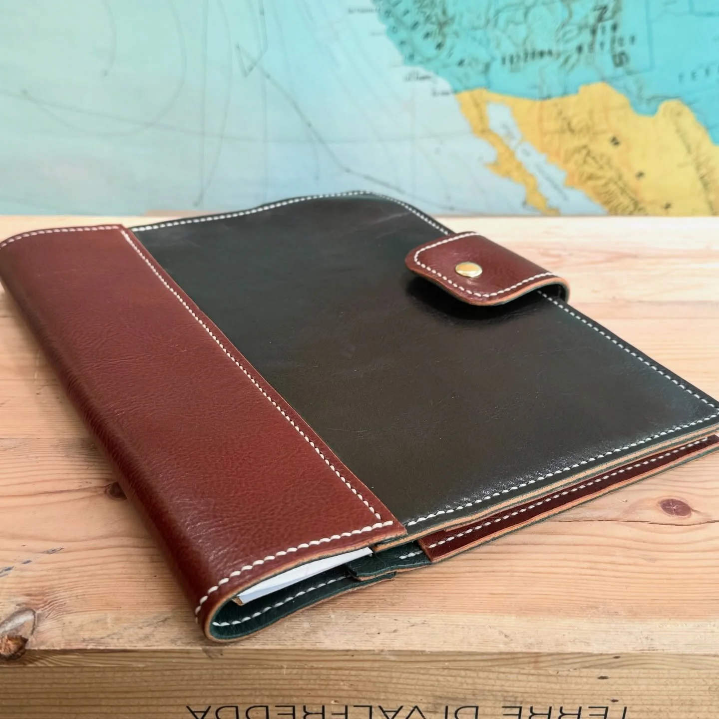 Introducing the Creator&rsquo;s Journal Cover: L.L. Bauer Sport Edition 🌄🏕️🎣 Available on my website, link in bio 🔗

This limited run leather journal features beautiful ADC Old Fashion leather in hunter green and Stradivari brown, with hunter gre