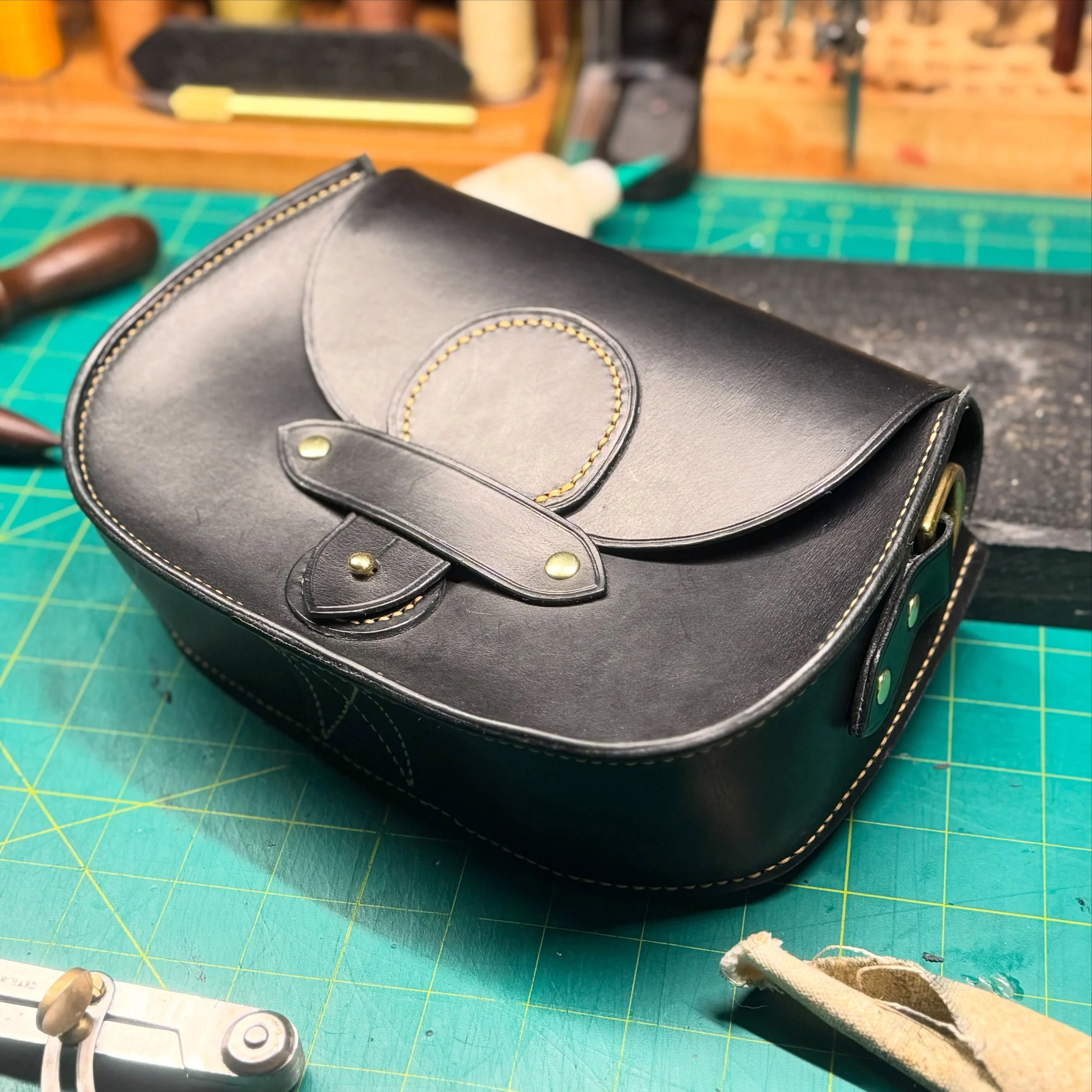 Dusted off one of my early patterns to give it a few updates, and ended up making this beauty 😍🐝🖤

I&rsquo;m really digging this Apollo leather I got as a one-off from @leather_skins and @global_leathers_nyc 🐄🤠 similar to buttero but much nicer 