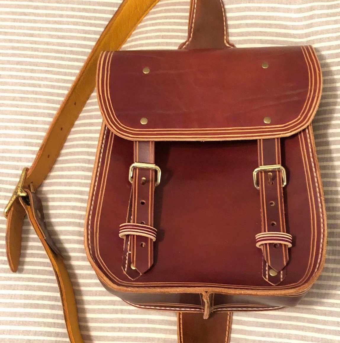 Single strap sling bag