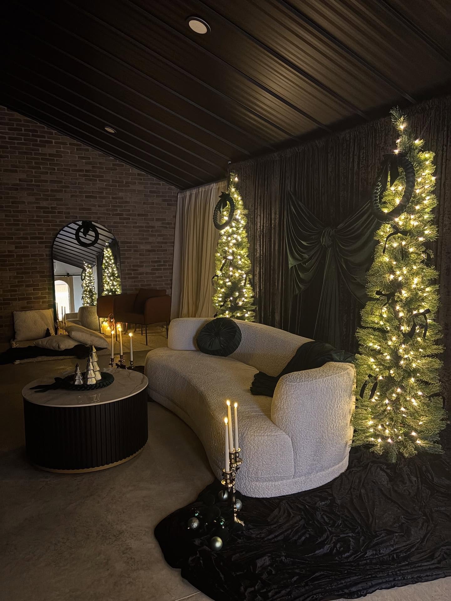 Christmas at Cre8 Studios is here! 🎄✨🕯️💚
November 8th-December 4th

DM to book