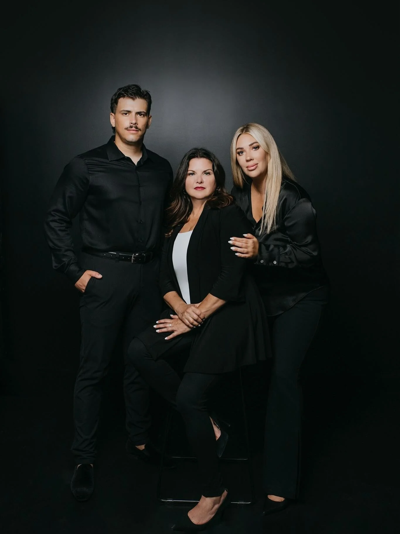 Looking for a branding shoot location? 👀 
Look no further! 

Our studio offers a beautiful naturally lit open space 🤍 with modern colours and elements to take your branding photos to the next level! 🧱 🖤🤍

Our outdoor wooded area is also availabl