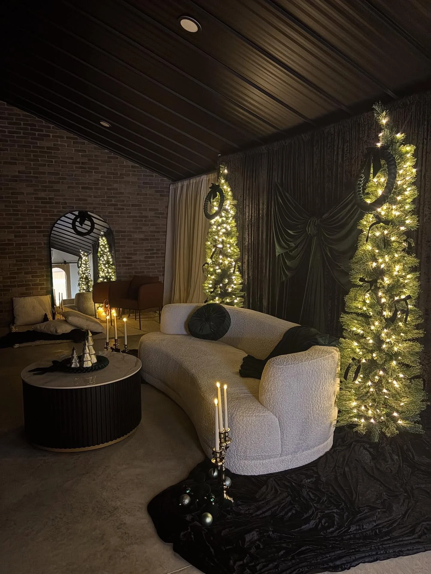 Christmas at Cre8 Studios is here! 🎄✨🕯️💚
November 8th-December 4th

DM to book