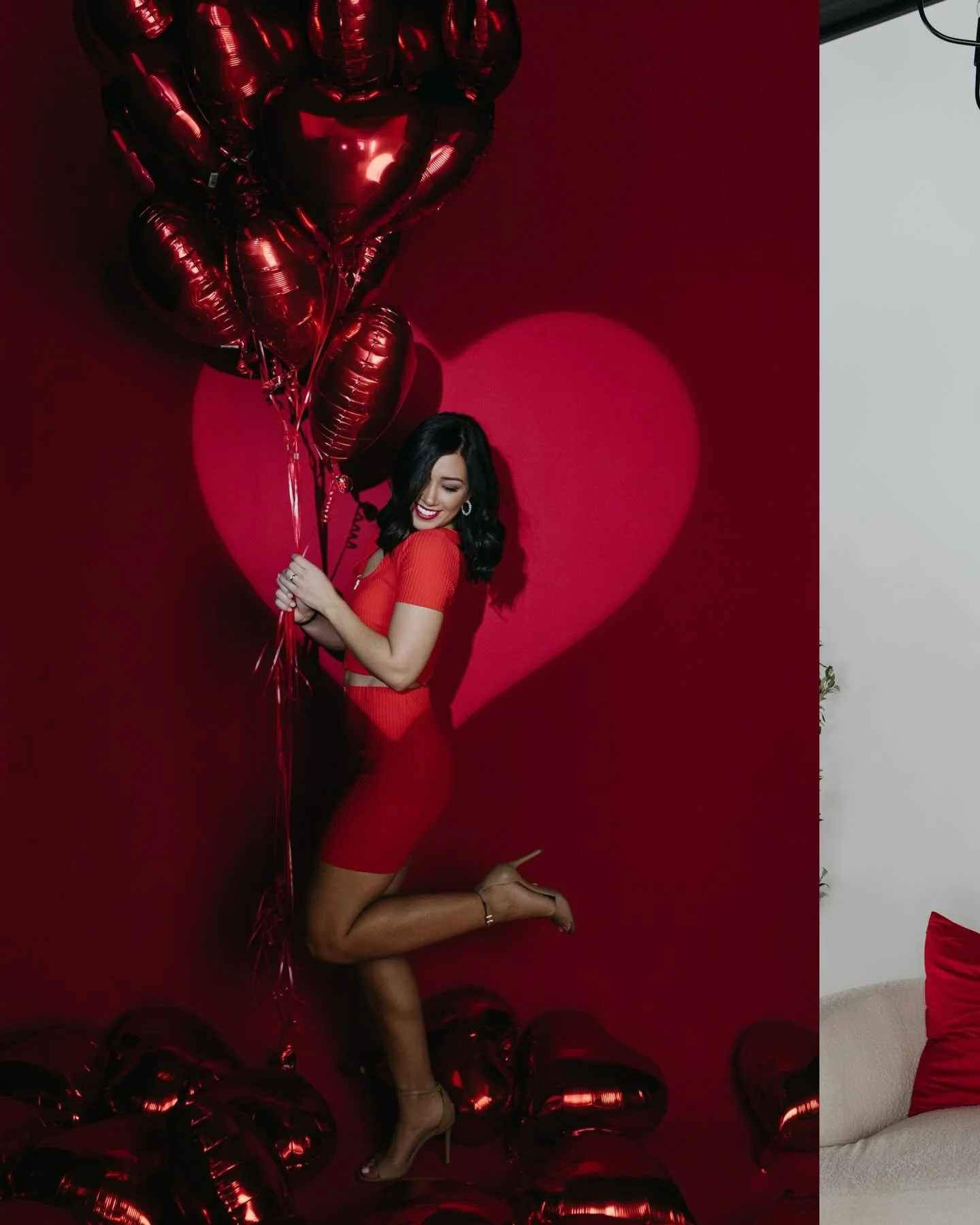 Now until Feb 28! 3 indoor setups and the beautiful wooded winter scene as always outdoors ❄️ 
❤️Heart balloons and heart spotlight included!❤️
DM now to book your hours!