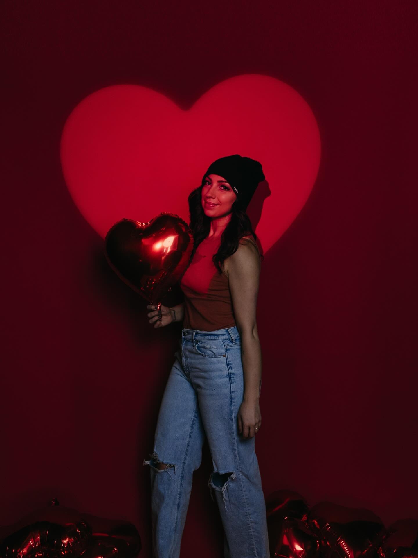 Let me introduce myself! 🖤🖤🖤

HI! I&rsquo;m Lindsey! 🙋🏻&zwj;♀️
Owner of @_cre8studios and @f8photography 

I&rsquo;ve been shooting since I could get my hands on a camera as a child and started my business at only 18 years old! 
🖤🖤🖤

I love t