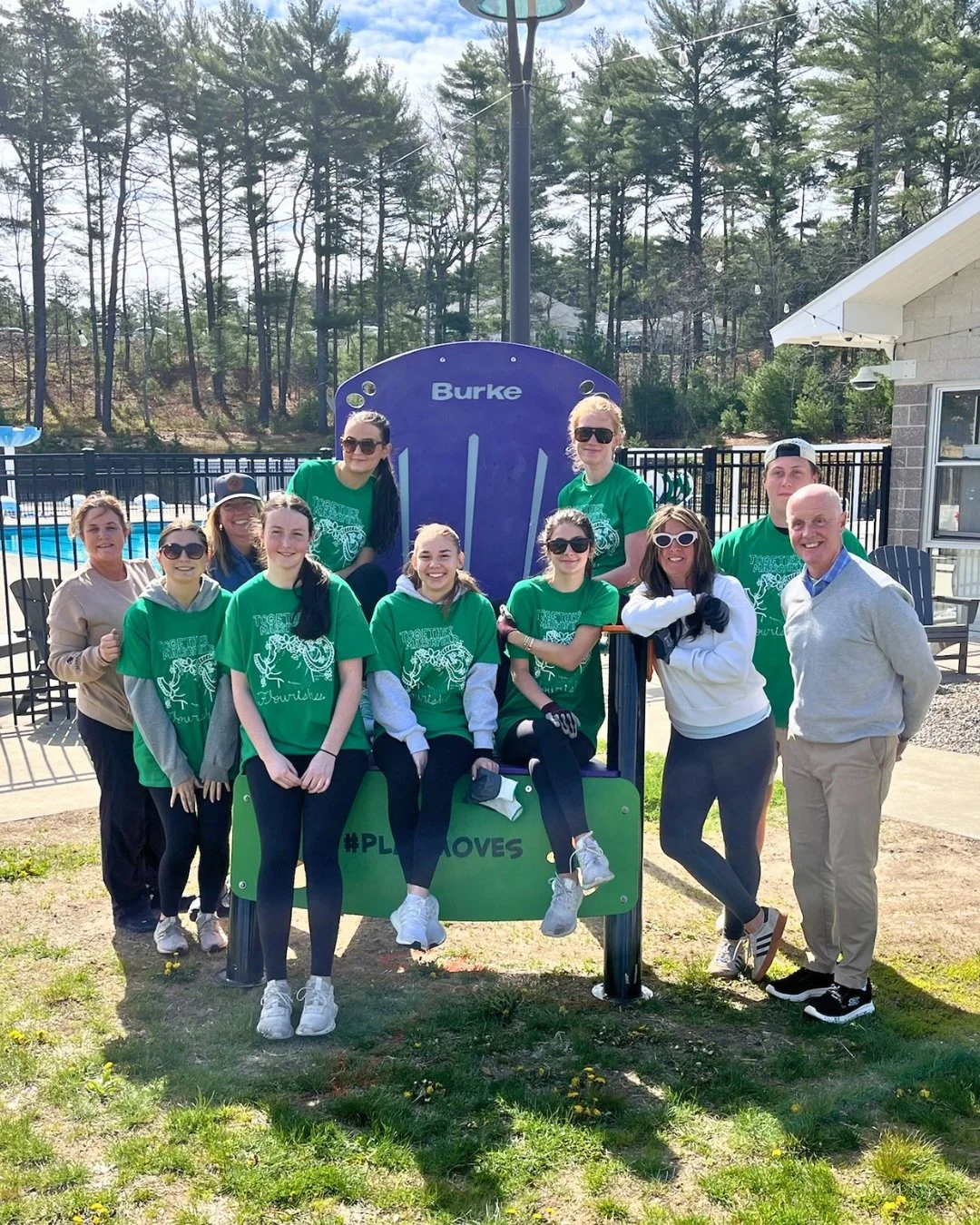 A huge Boys &amp; Girls Club thank you to the senior volunteers and chaperones who joined us at the Marshfield Boys &amp; Girls Club for We Are Marshfield Day!

A team of 7 seniors and some chaperones rolled up their sleeves and helped paint picnic t