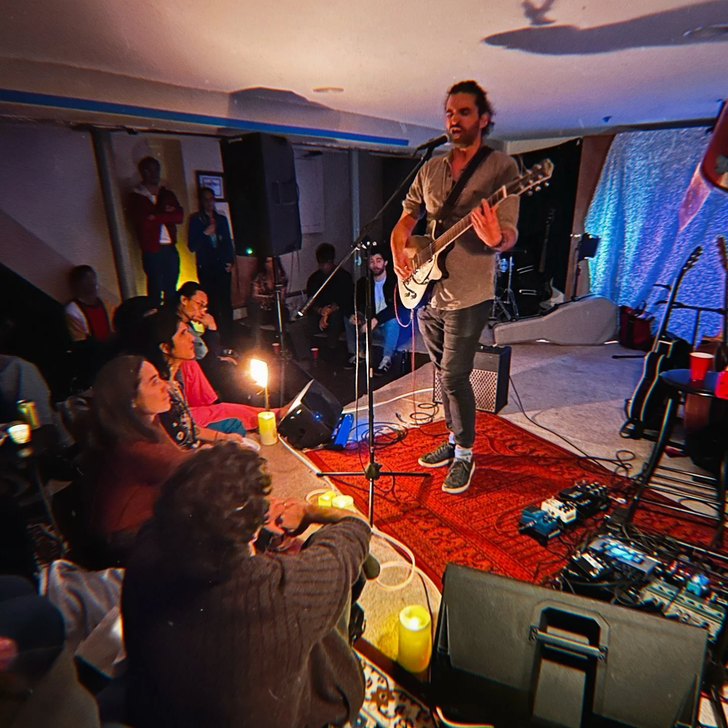 Magical energy at @furnishedwithsound the other night, what an amazing evening!  DIY shows and spaces are still happening yall and we need to keep the flame alive - it&rsquo;s the only way through 🙌🏽