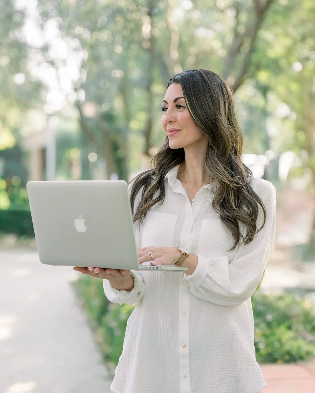 🤍 Hi friends, it&rsquo;s been a while! I thought it was time for a little re-introduction&hellip;
I&rsquo;m Maddie &ndash; the planner, designer, detail-lover (and proud dog mom to Bella 🐾) behind Bells &amp; Co Weddings.

What I love most? The gen