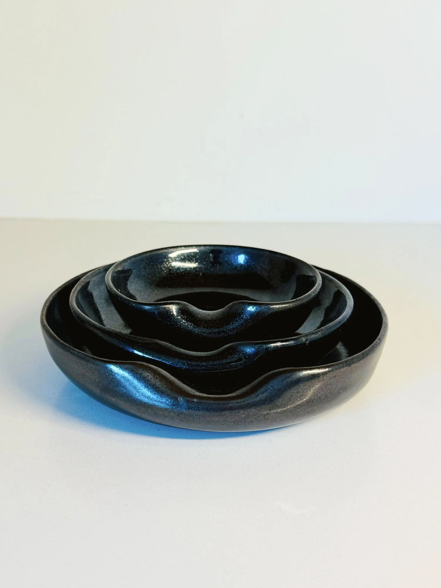 NestingThumbBowls-GlossyBlack01 2.JPG