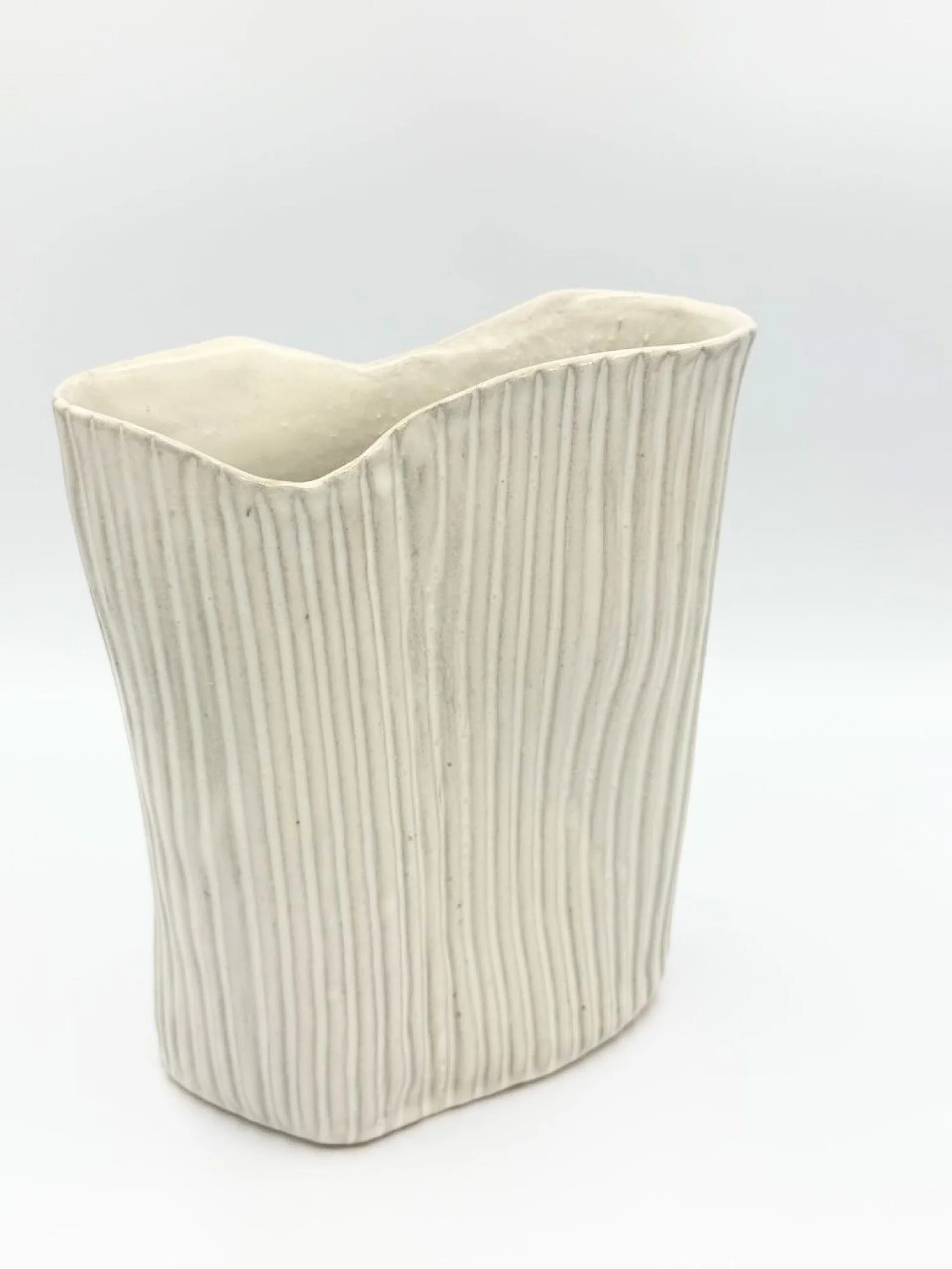 Pillow Vase - Satin White 05 2.jpeg