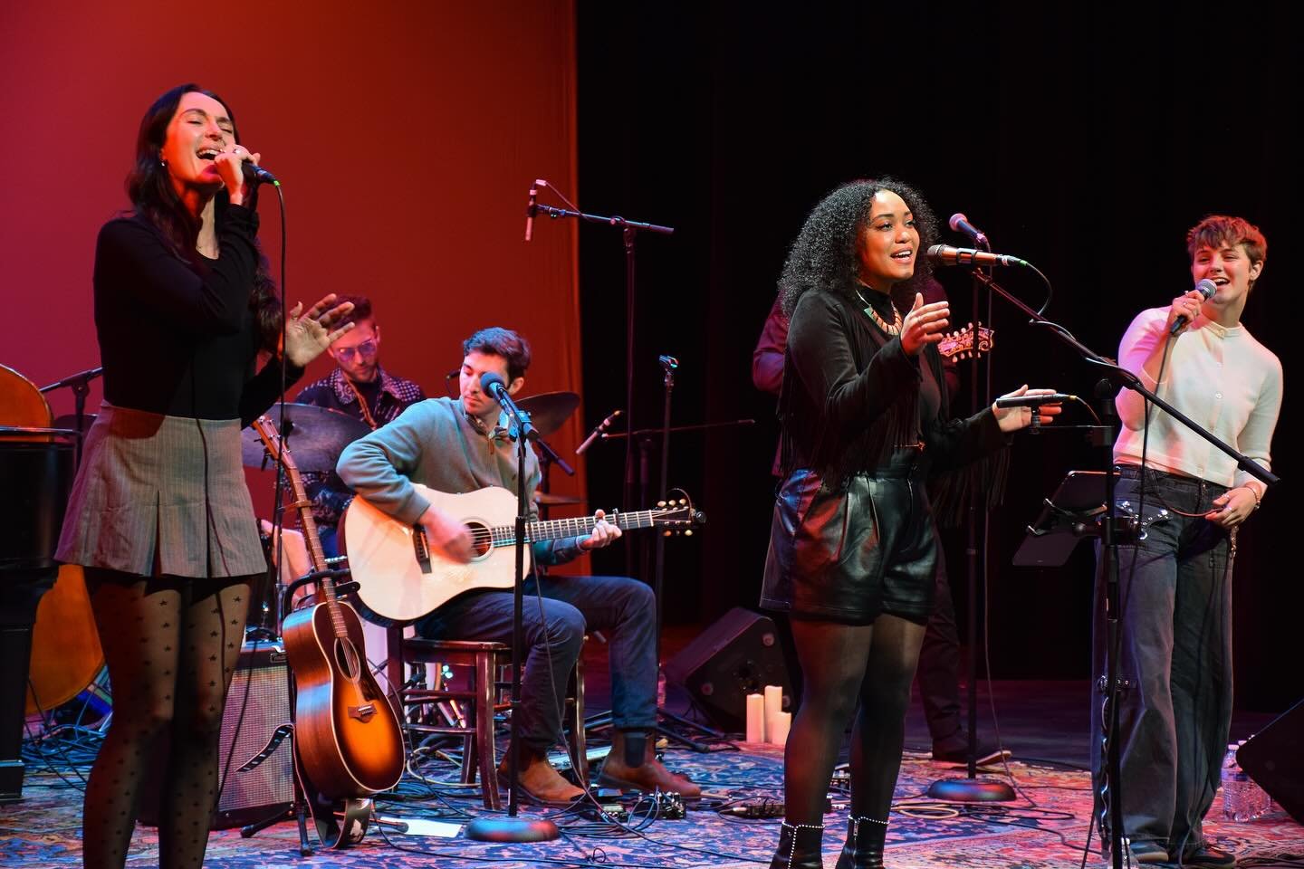 One Night Live kicks on in ONE WEEK at @grampswynwood in Miami. We can hardly wait!!! Get your tickets at the link in our bio 🤘🎵
📸 @livealittlediealittle
#onenightlivetour #dtourlive #livemusicsociety #saltlickincubator #sofialafuente #farayima
