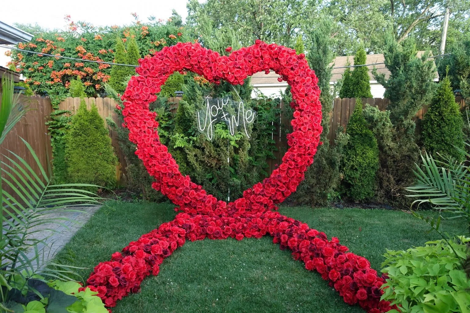 Heart arch at sylwias engagment party.jpg