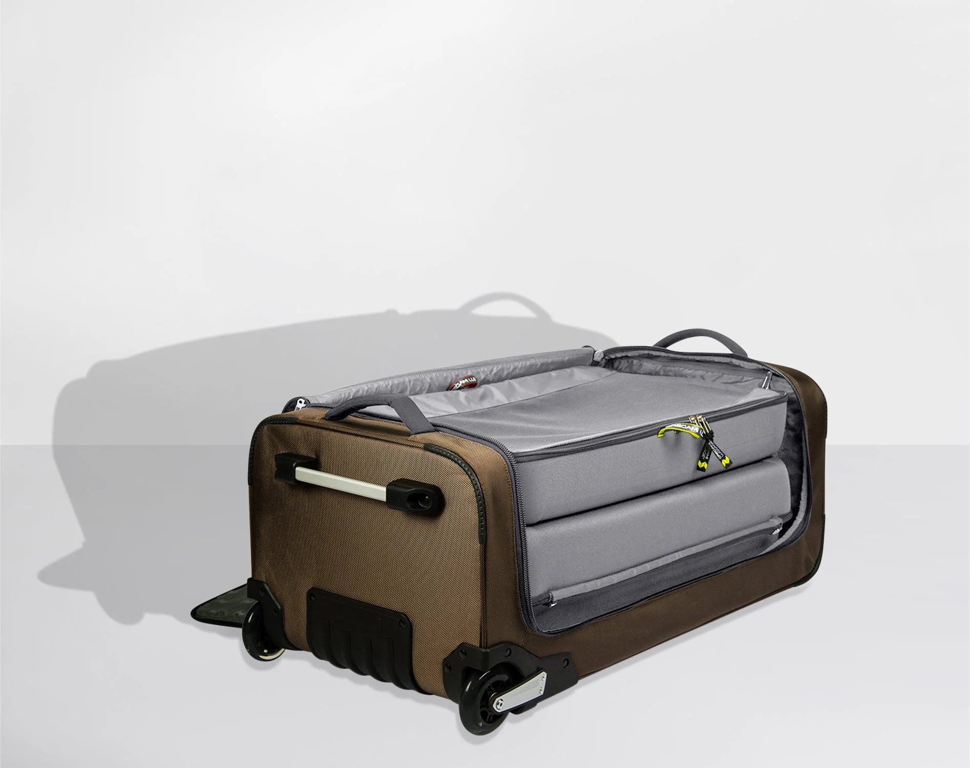 Travel duffel with internal packing trays
