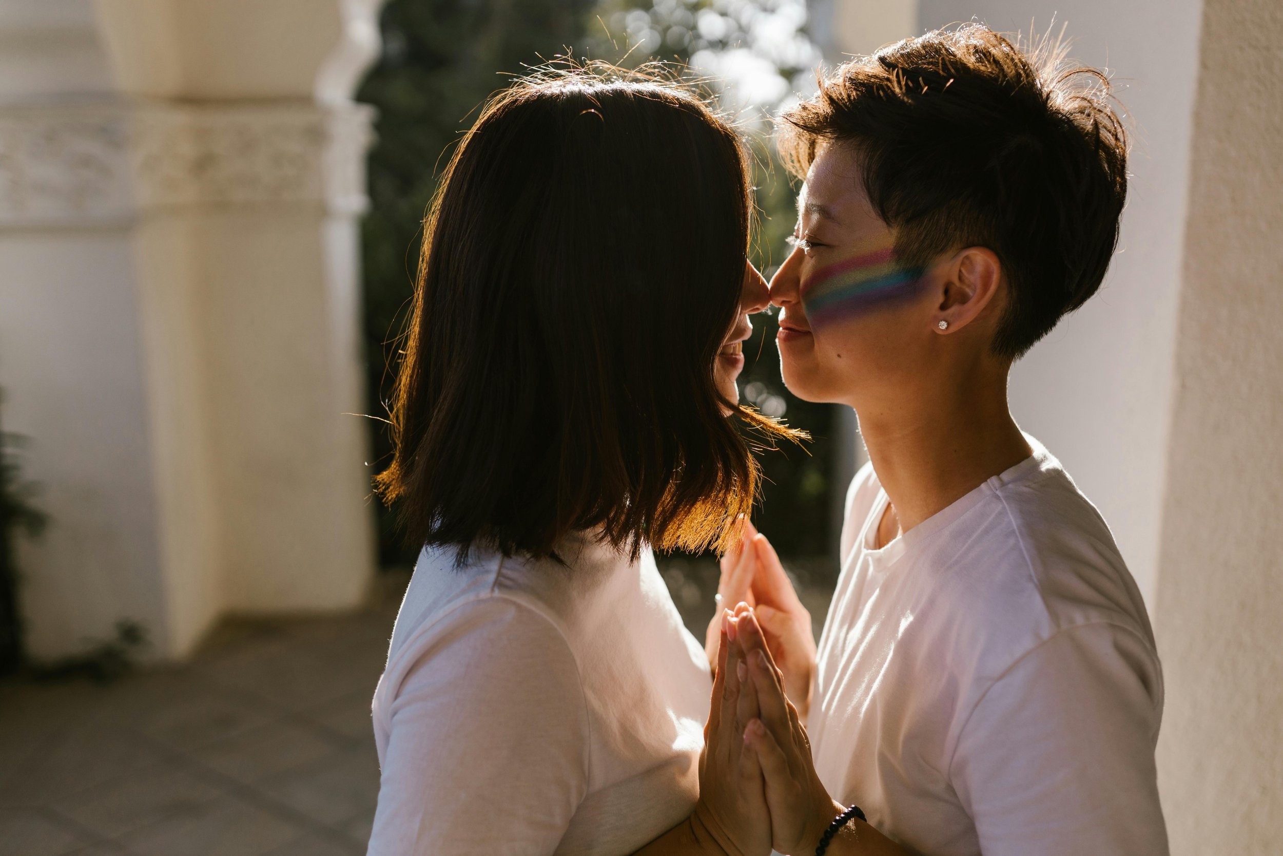 queer-couple-relationship-therapy