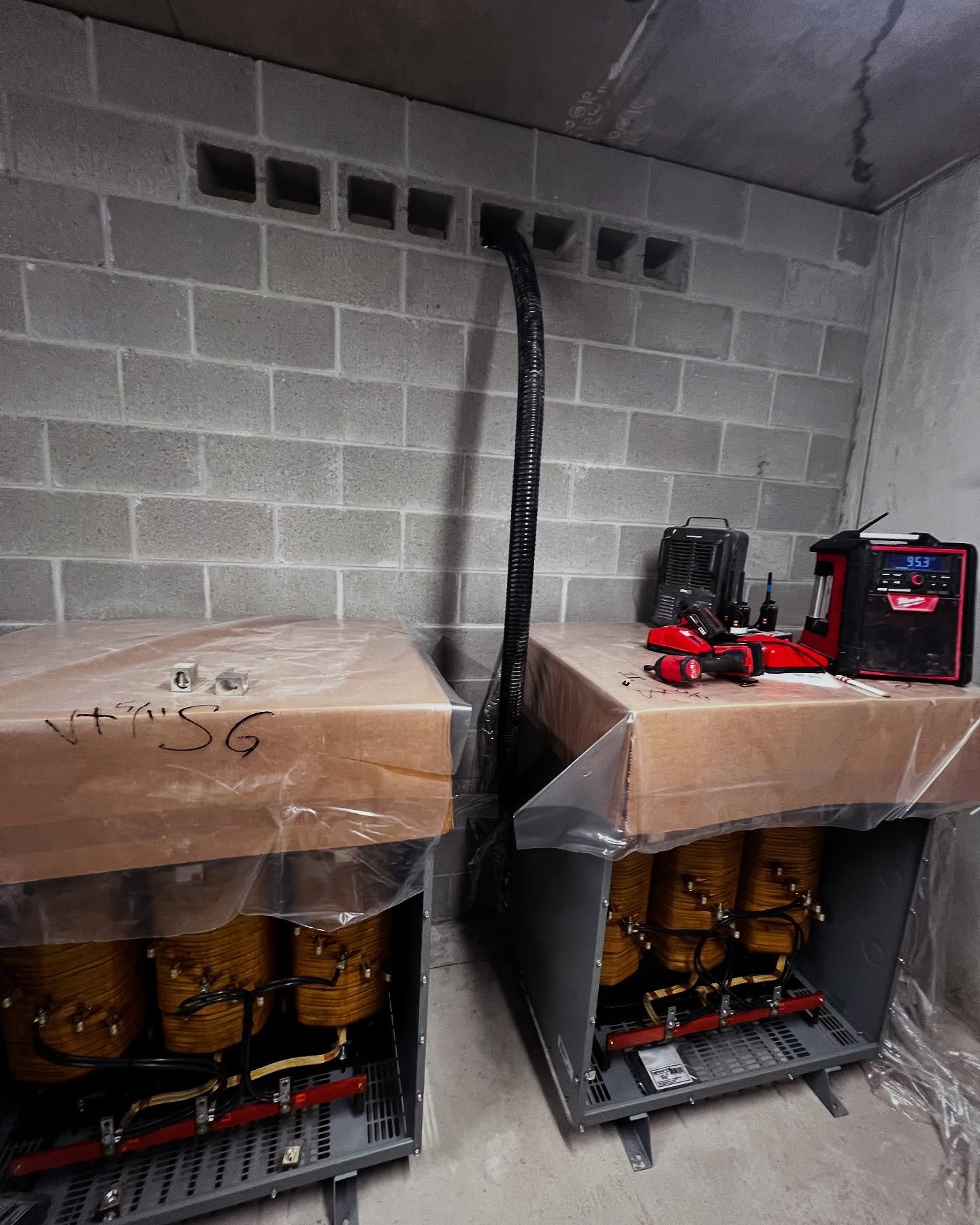 The 300 KVA transformers are in at the North Ave project 💪 These things are not easy to move around ! ⚡️
.
.
.
#electrician #electrical #construction #sparky #tools #contractor #lighting #tradesman #power #electricianslife #transformer #bluecollar