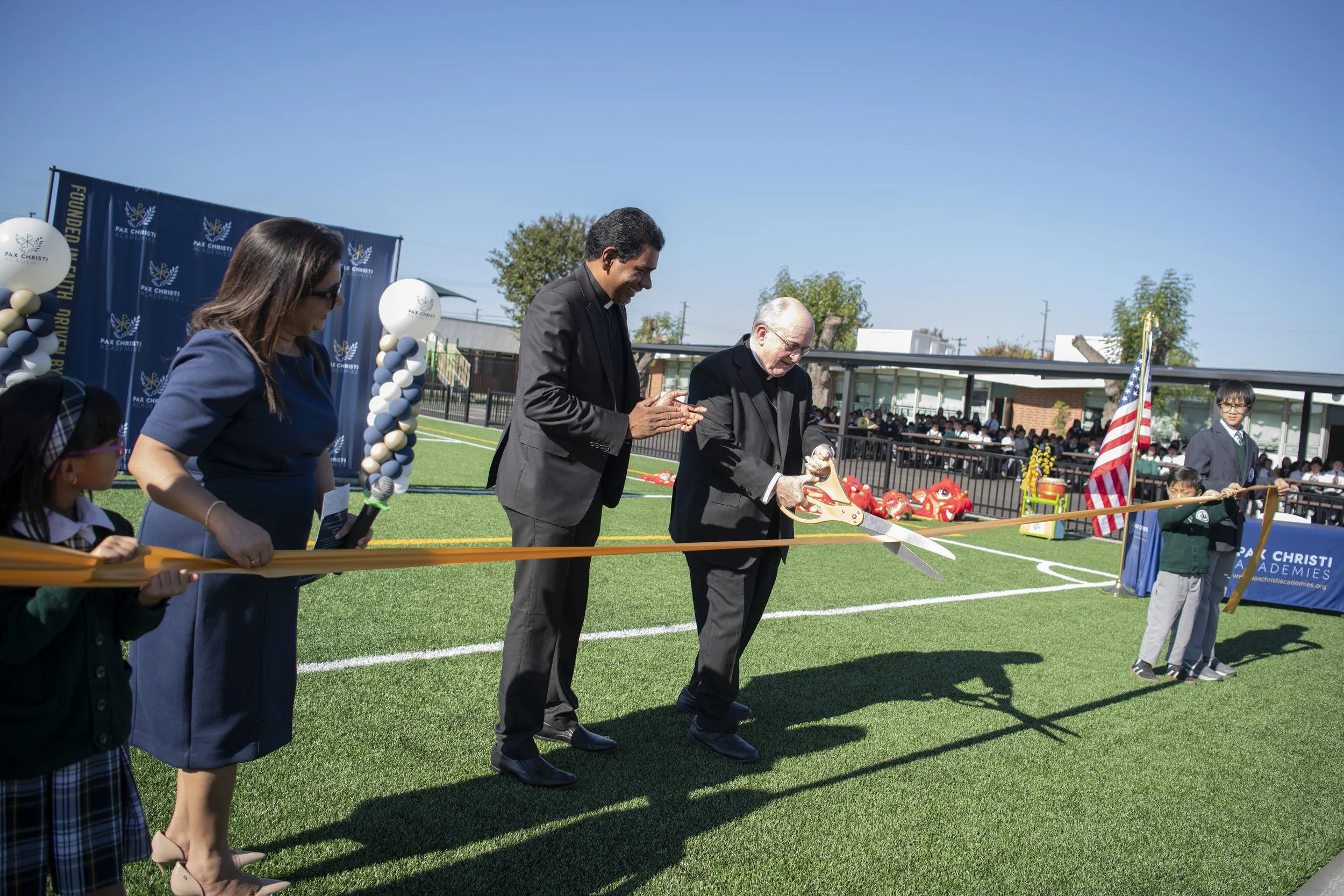 121025 SB-CutRibbon-28.JPG