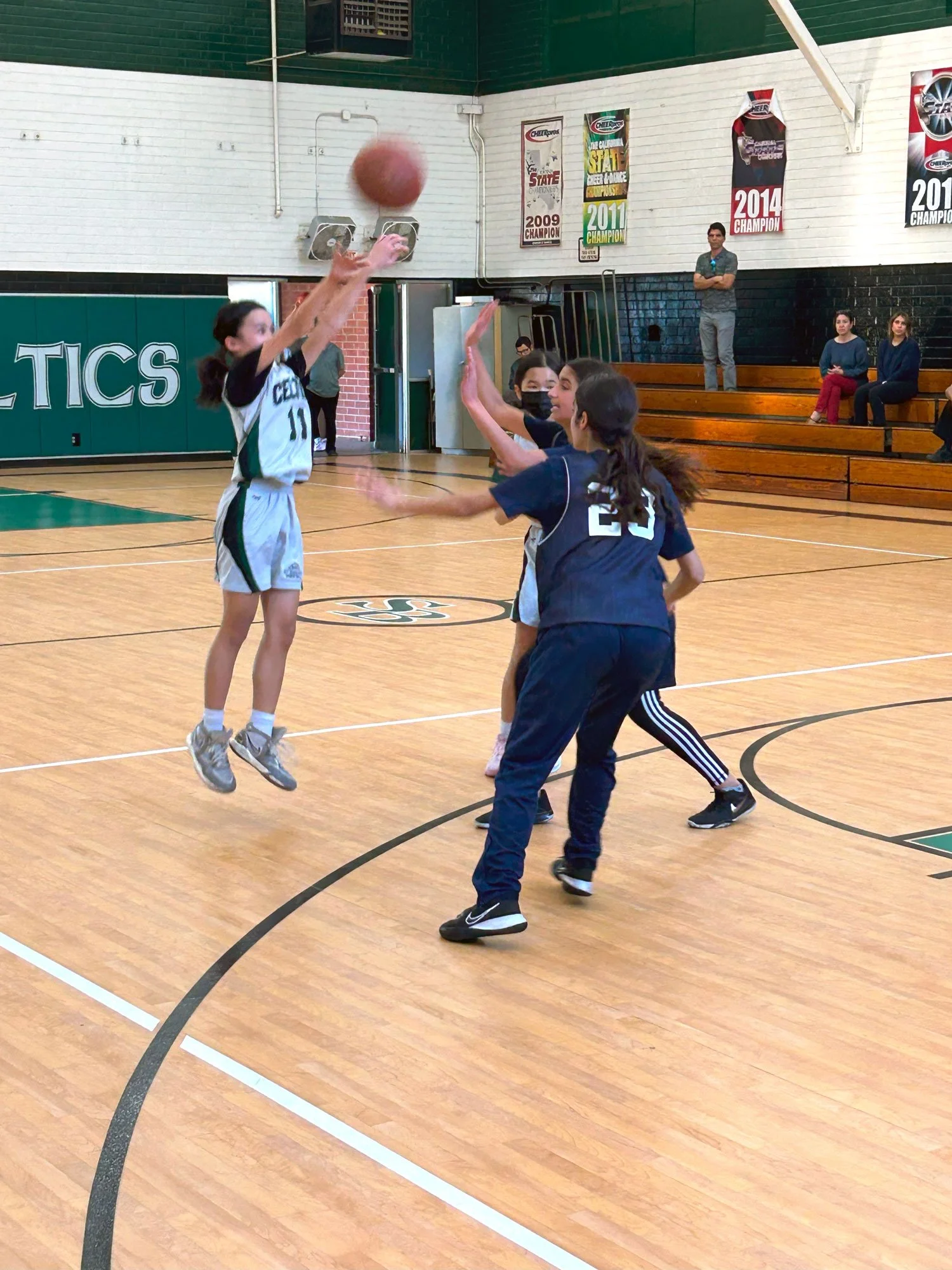 sports-girls-basketball.jpg