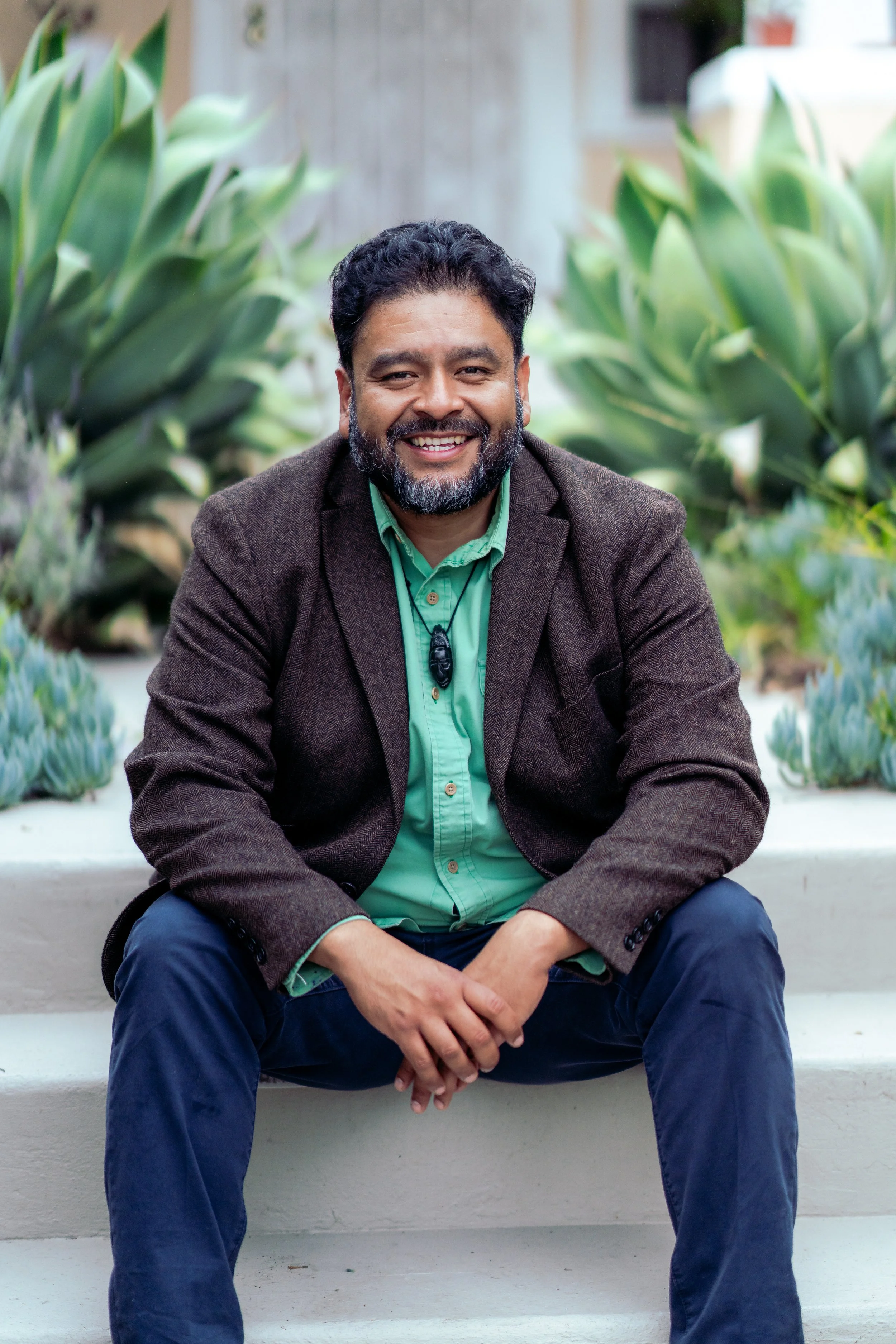 Estuardo Headshot-20.jpg