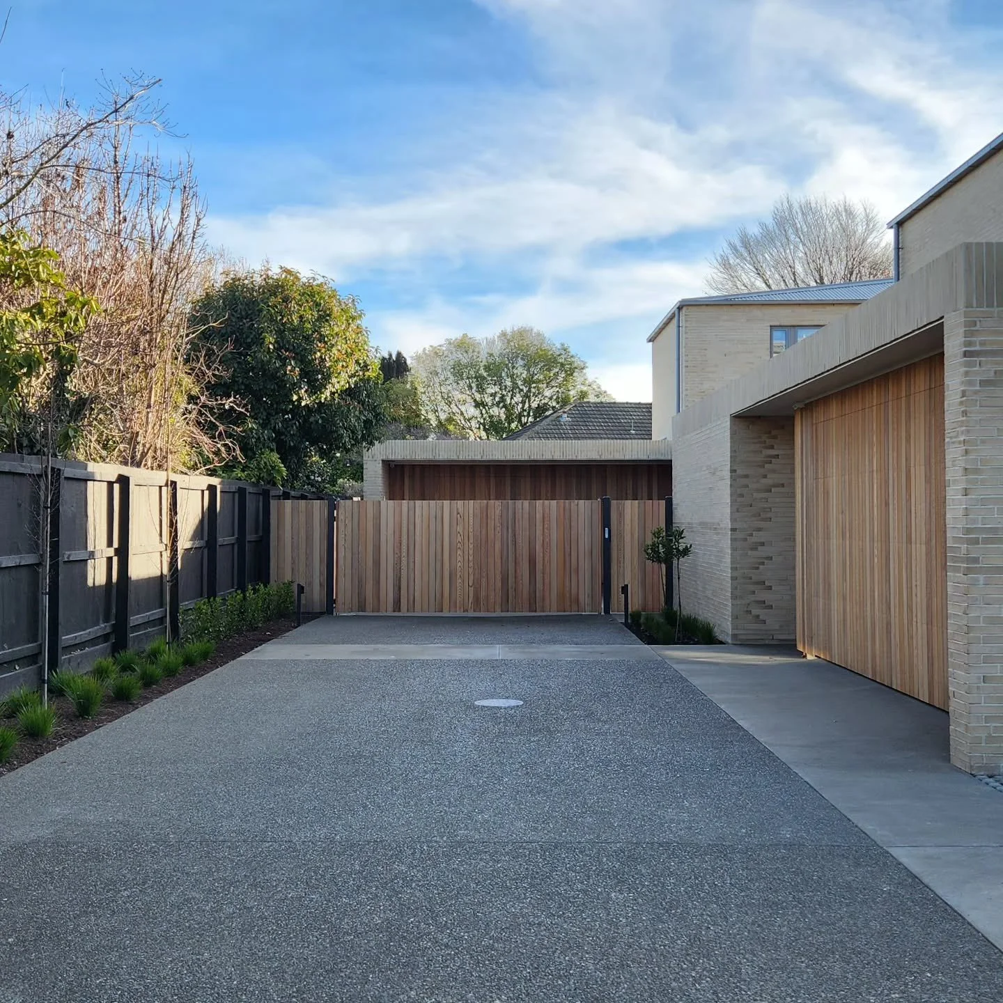 Hinau St. 
Two toned driveway with exposed aggregate, contrasting against acid etched concrete. A great mix to elevate your driveway.