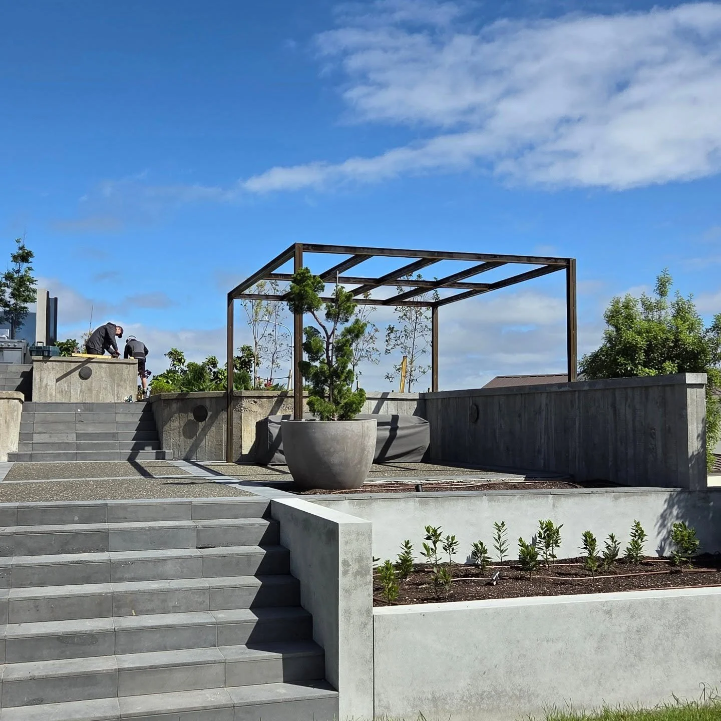Mount Pleasant Project 

Landscape design by @insideoutdesignltd
Landscape construction by @outscapes_ltd 

#landscapeconstruction #concrete #bluestone #exposedaggregate #plasteredwalls