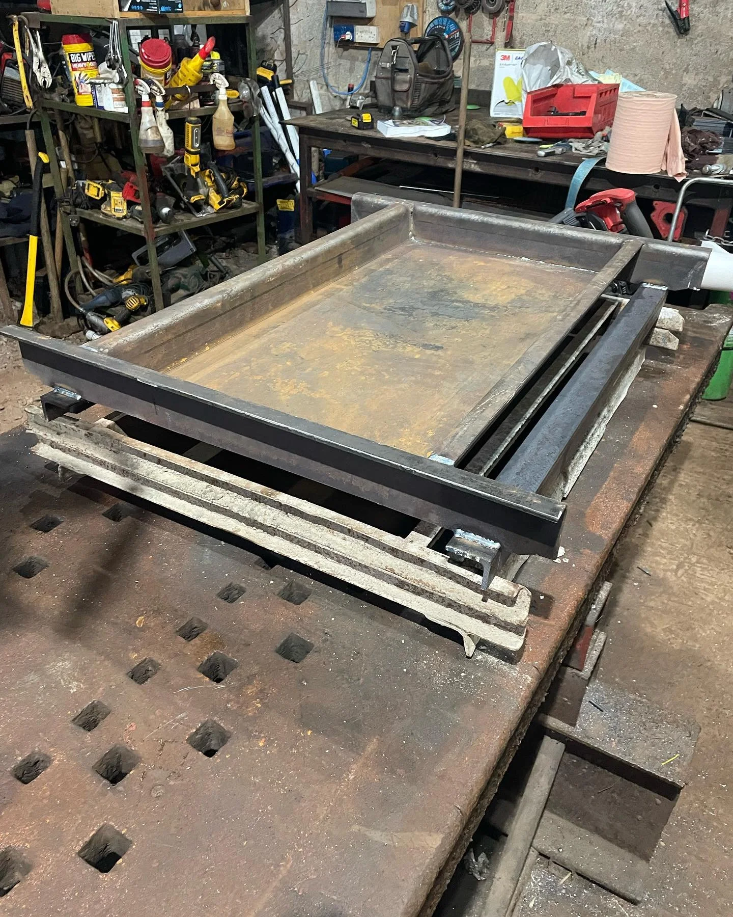 Tray made up to hold plastic concrete moulds 
Made to copy existing tray only in 6mm instead of 3 to solve issue with slightly bow slabs

#fabrication #migwelding