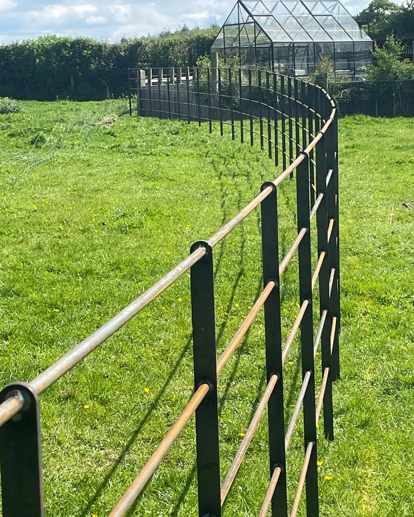 Estate fencing to customers spec ready for them to paint 
If you&rsquo;re interested in similar projects please don&rsquo;t hesitate to get in touch 

#welder #fencing #estatefence