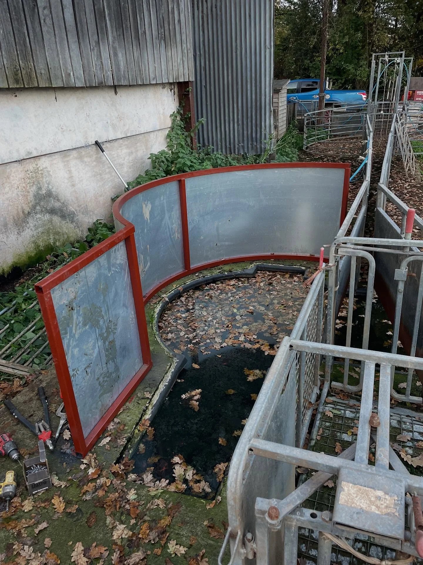 Railing fabricated and fitted around a sheep dip

#fabrication #migwelding