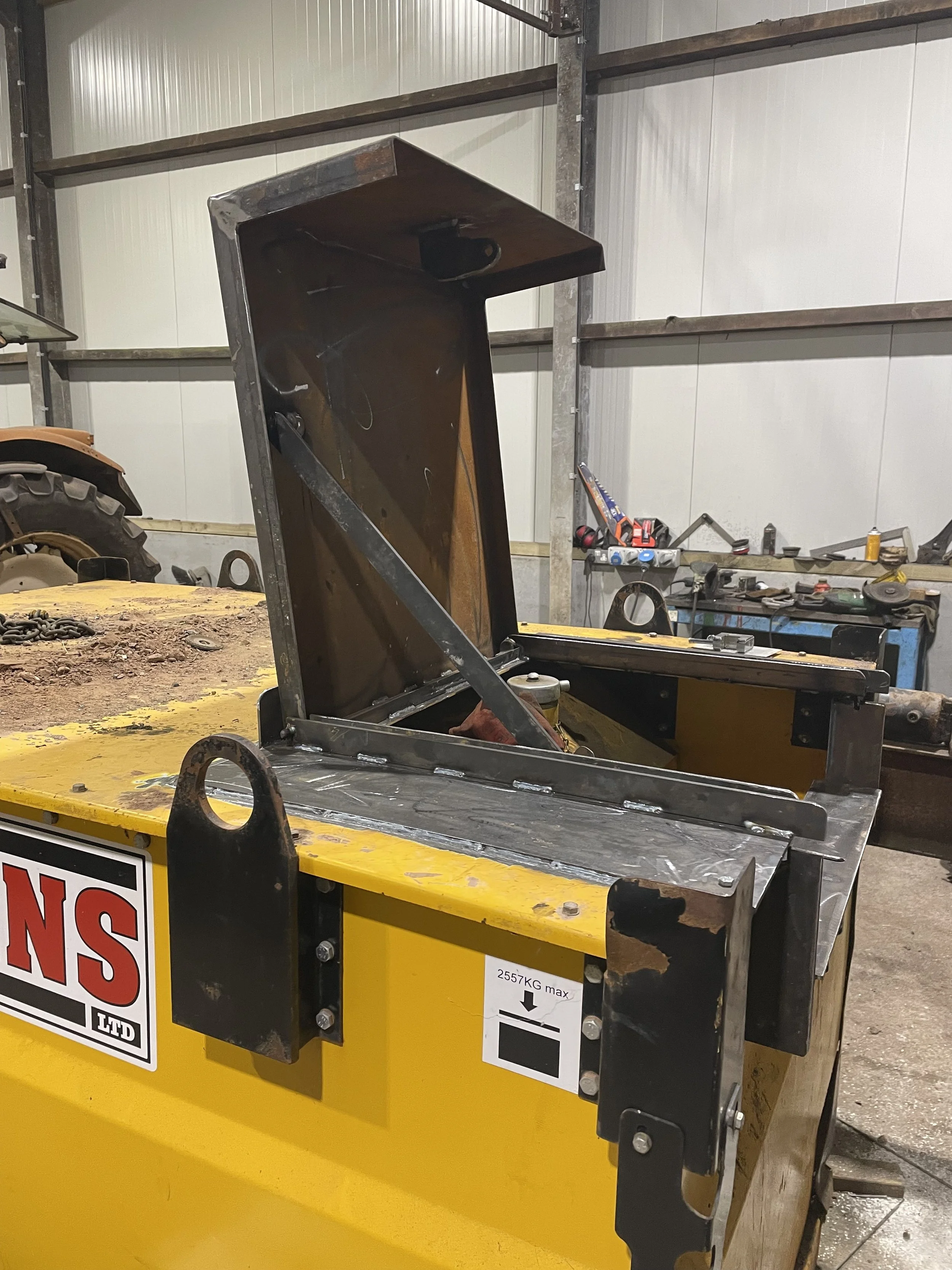 New lid for a diesel bowser