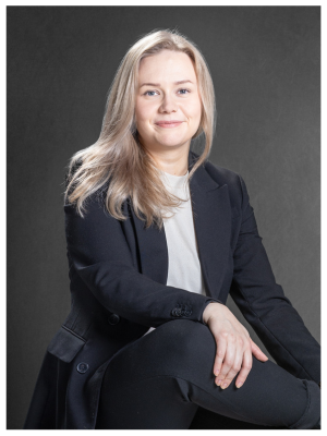 Asianajosihteeri, oikeustradenomi Noora Karhinen