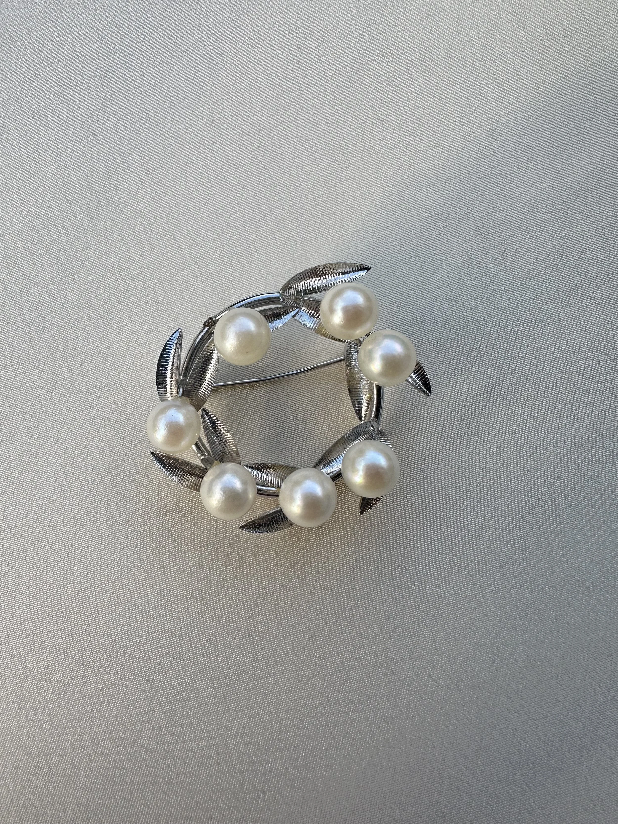 Vintage Akoya pearl wreath brooch