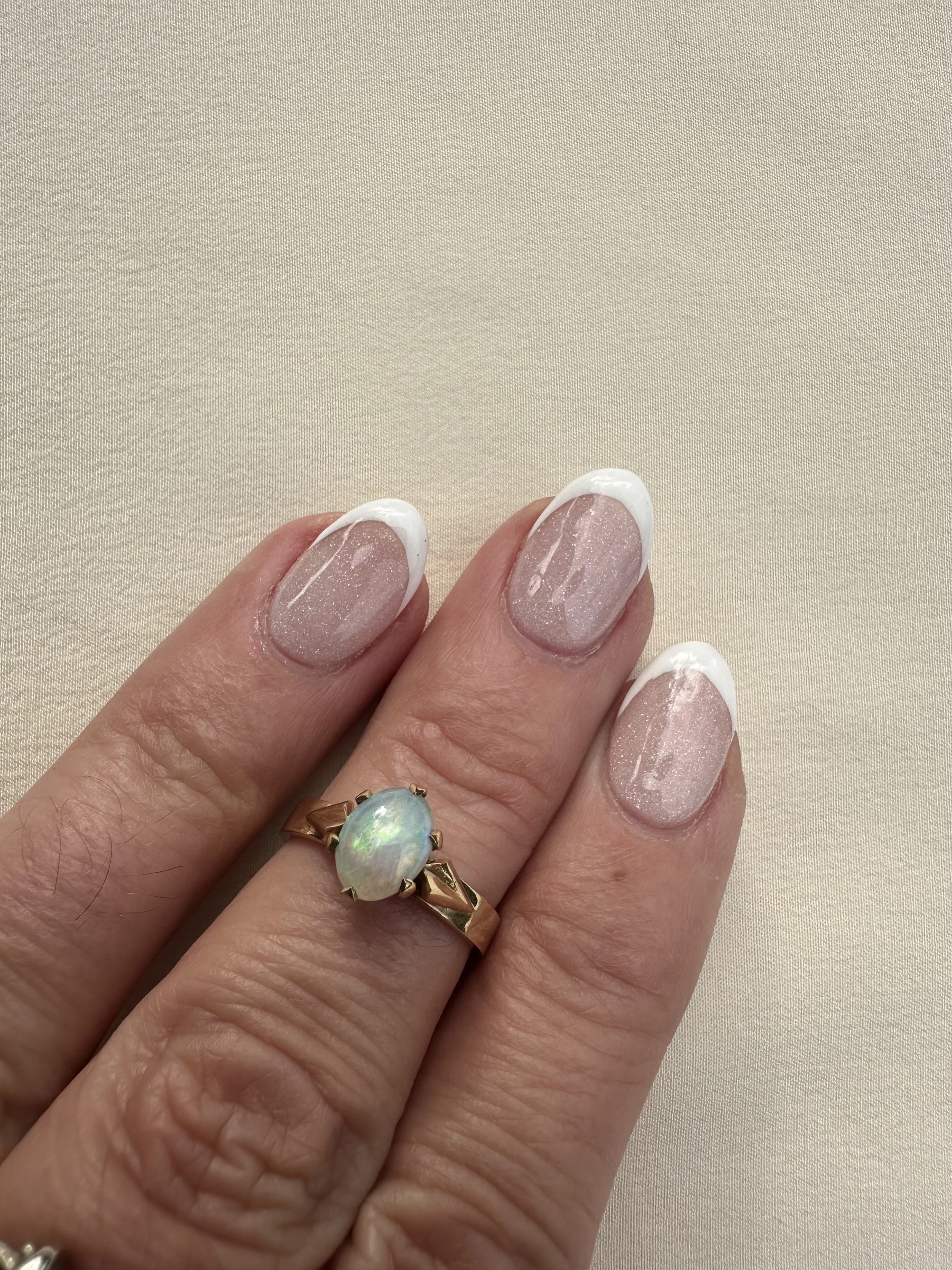 Vintage 9ct gold Australian opal ring