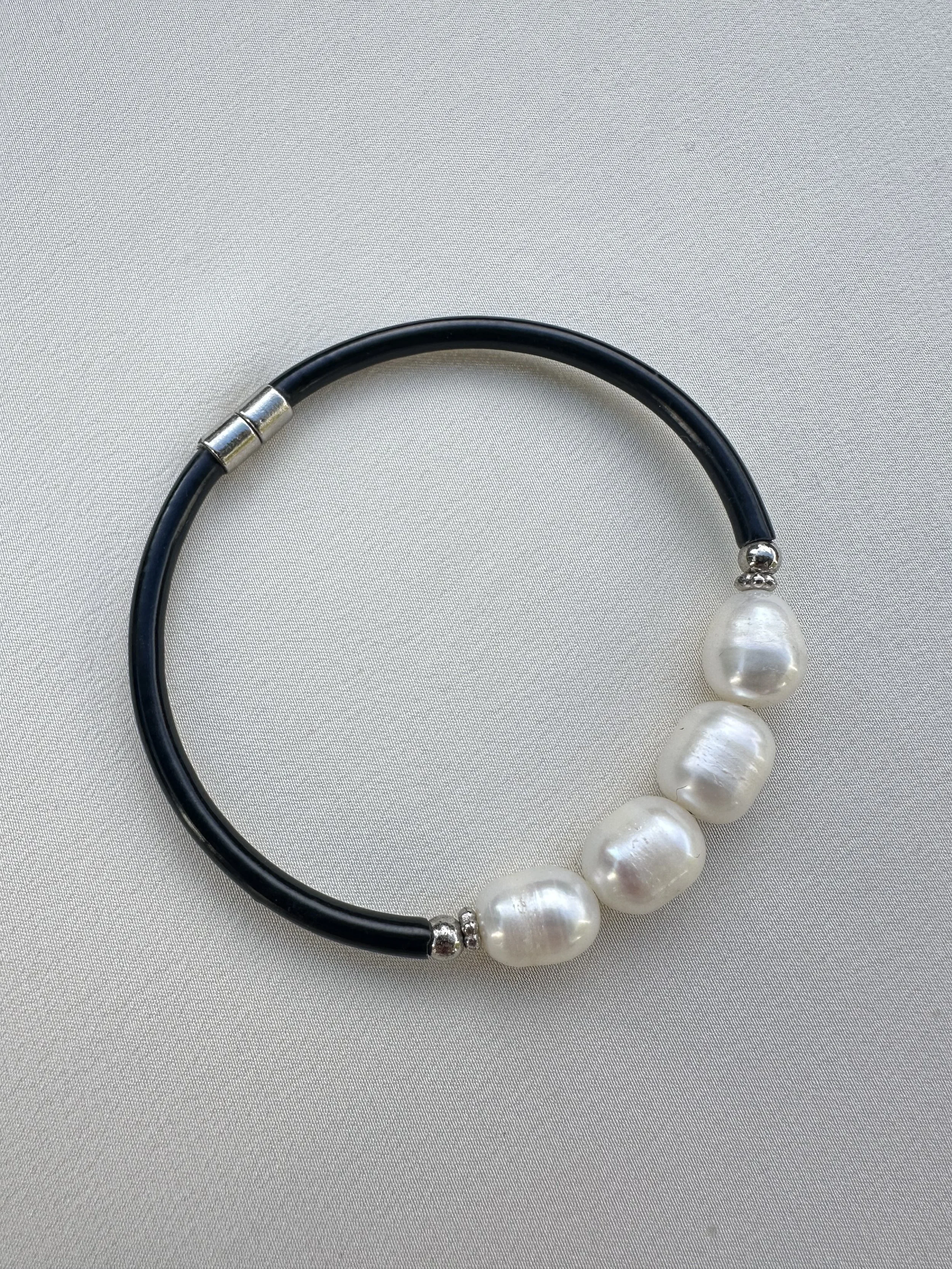 Vintage pearl & leather bracelet