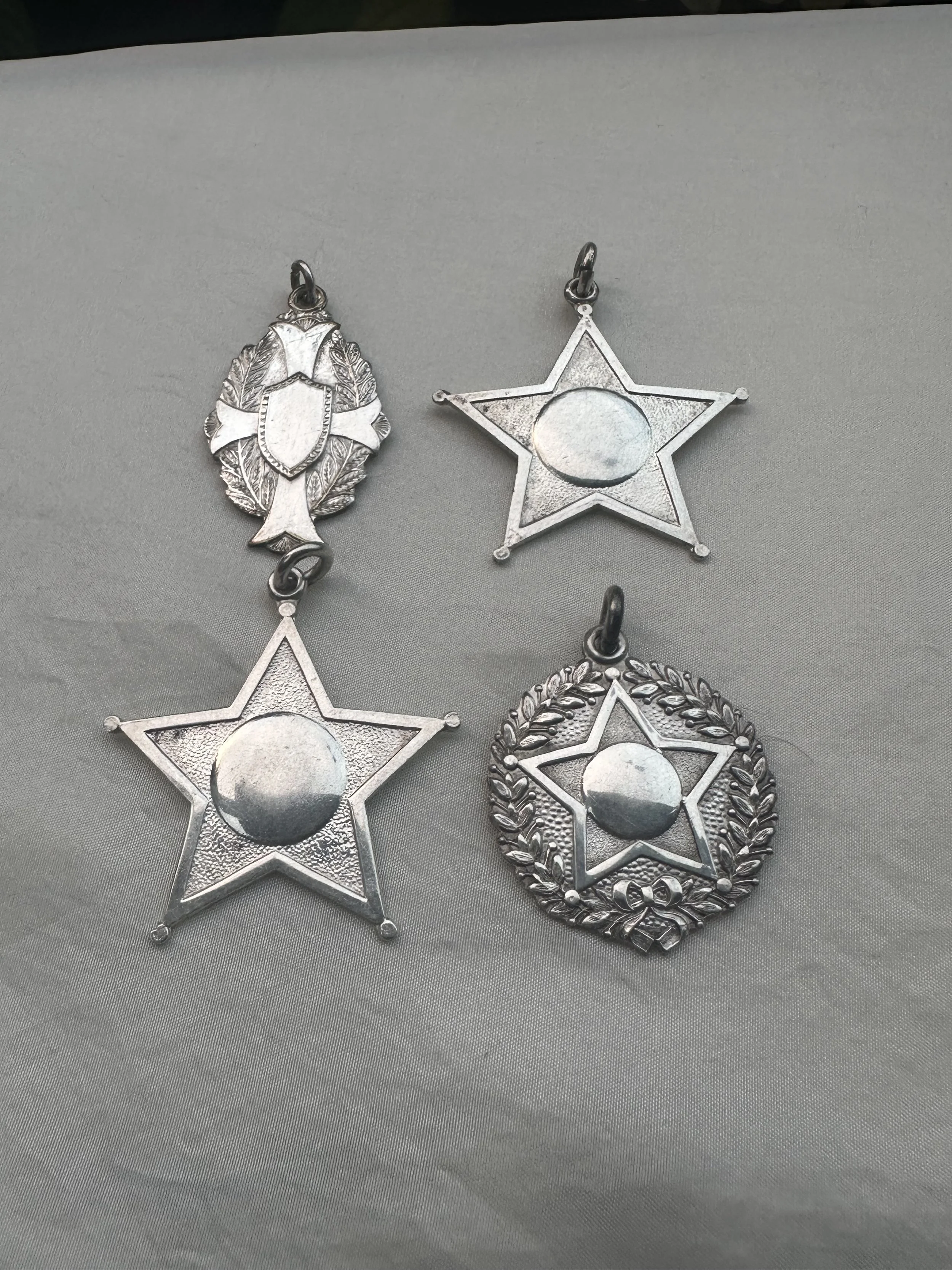 Vintage medallion pendants lot 7