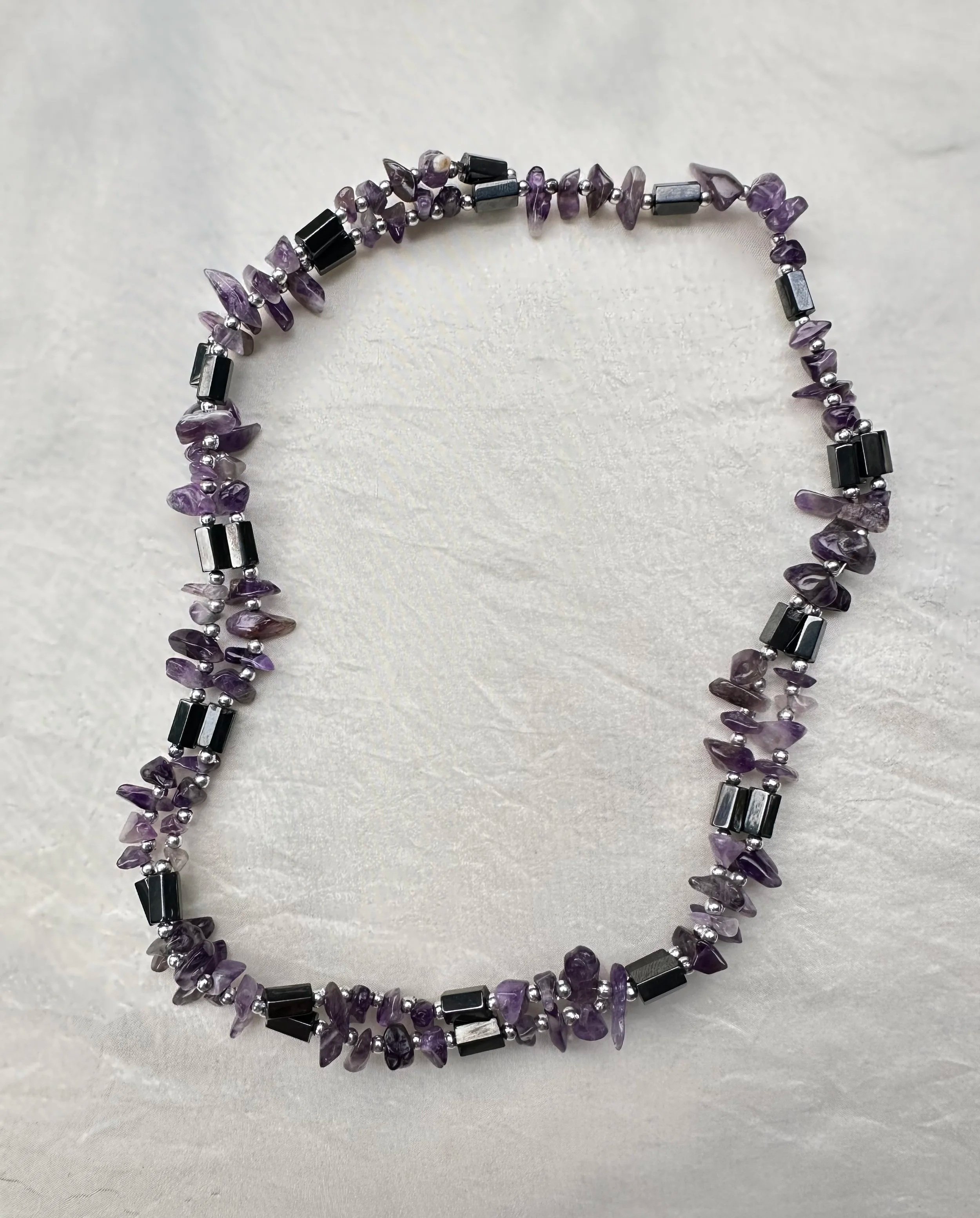 Magnetic hematite & amethyst chips