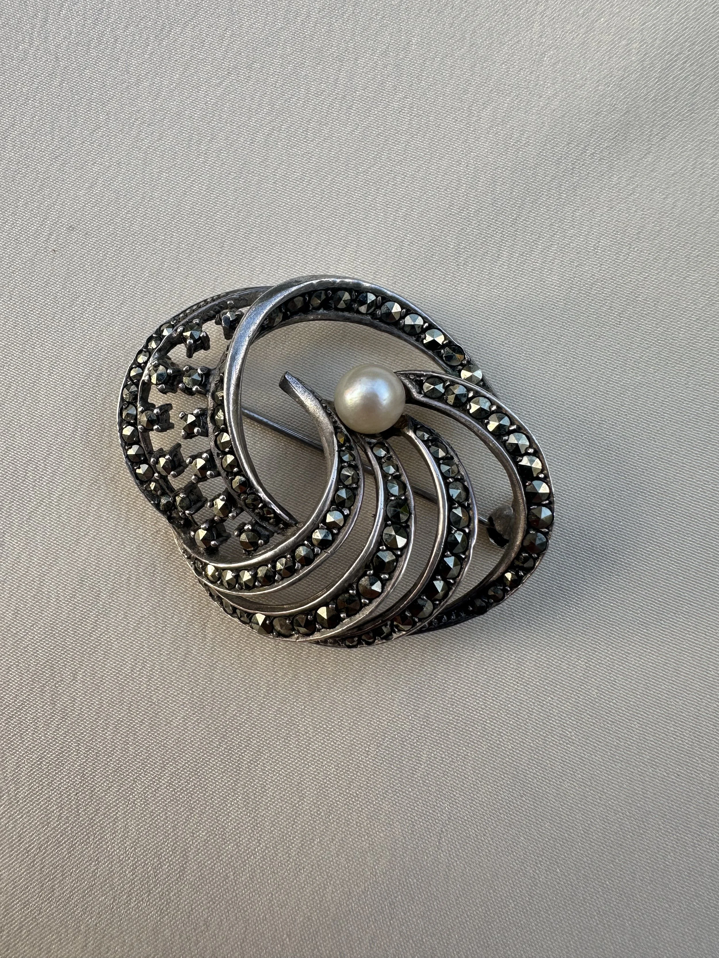 Vintage MC Akoya pearl, marcasite & 925 brooch