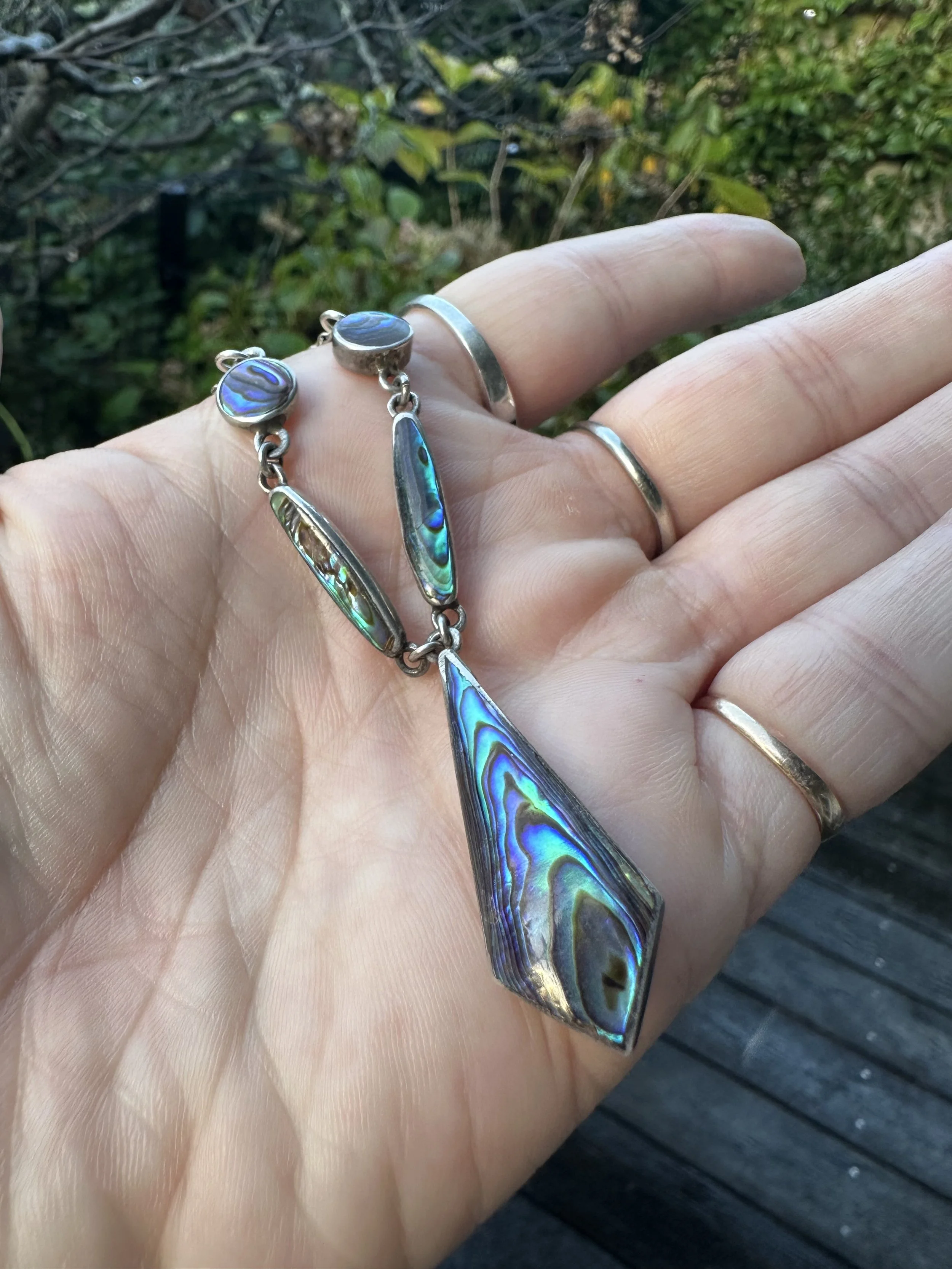 Elegant vintage Pāua & 925 necklace