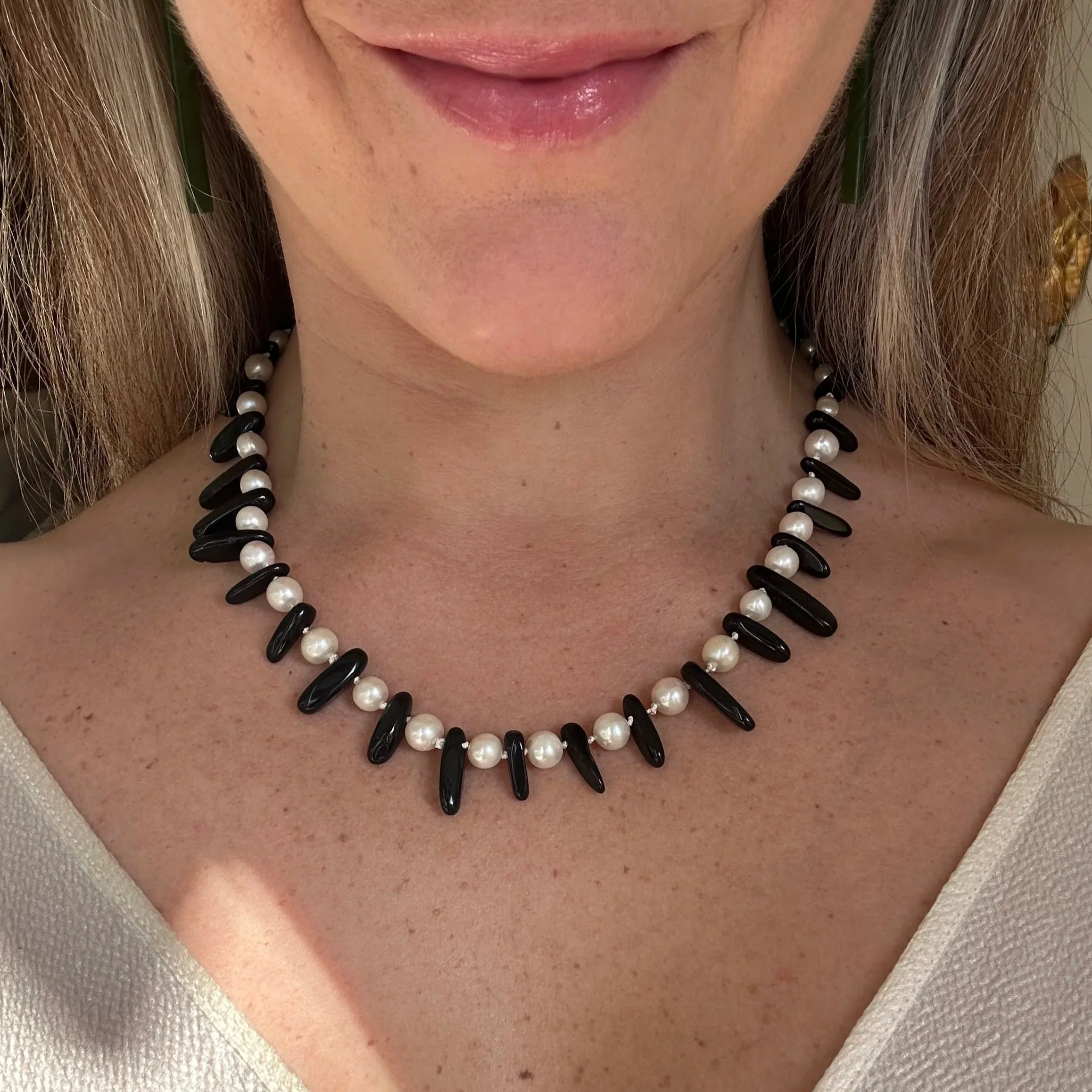 Vintage pearl and onyx necklace