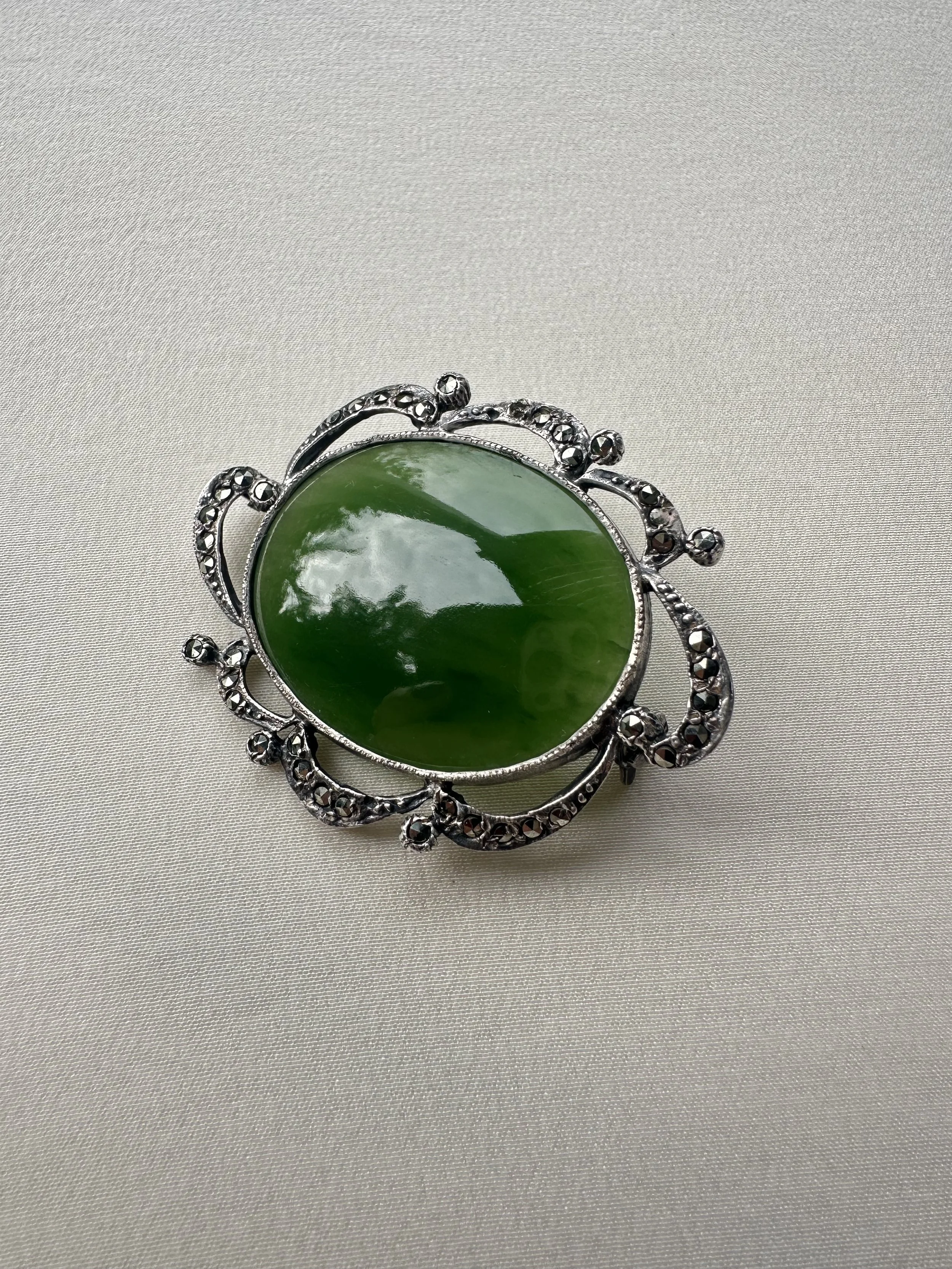 Vintage pounamu / greenstone brooch / pendant