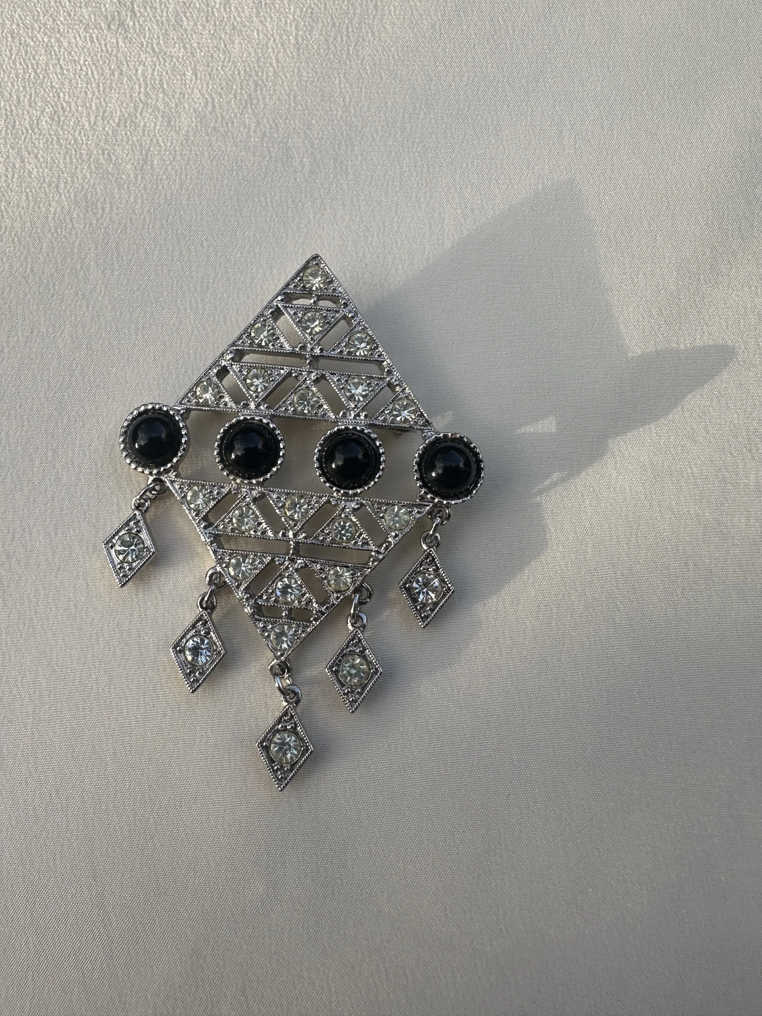 Deco style Sarah Coventry 1970s brooch
