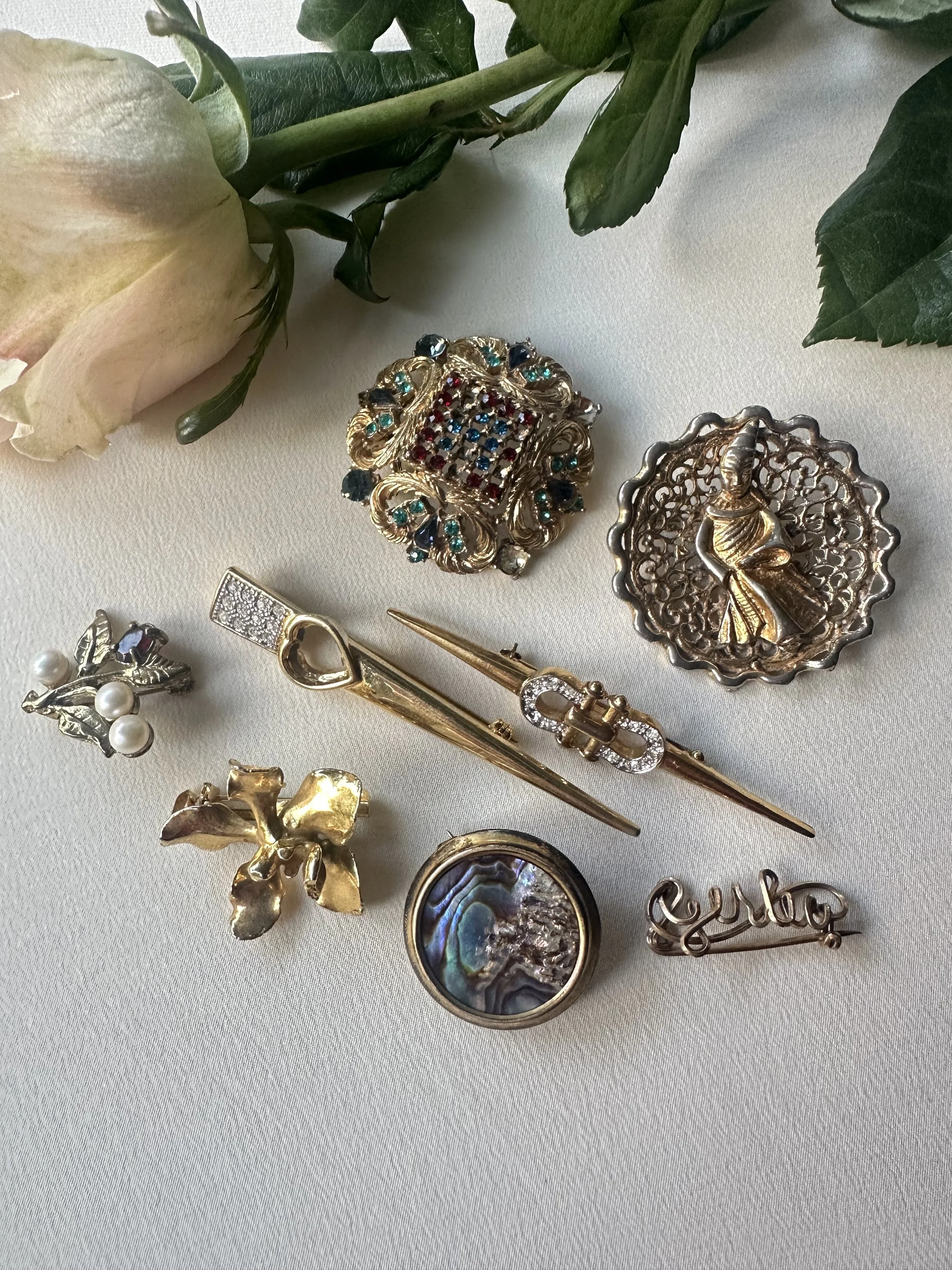 Vintage gold plated/ tone brooches