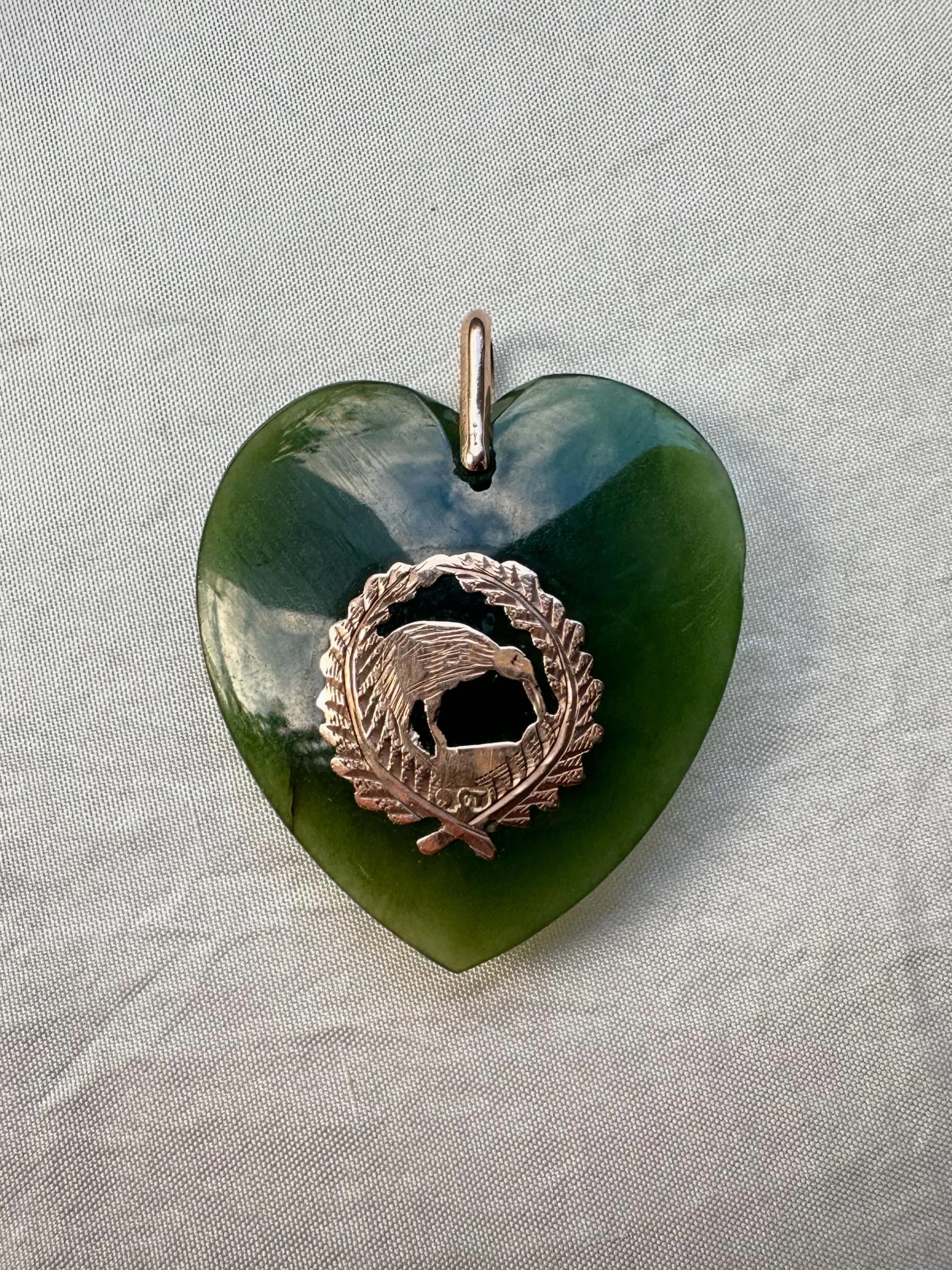 Antique c.1900 Pounamu heart with 9ct kiwi