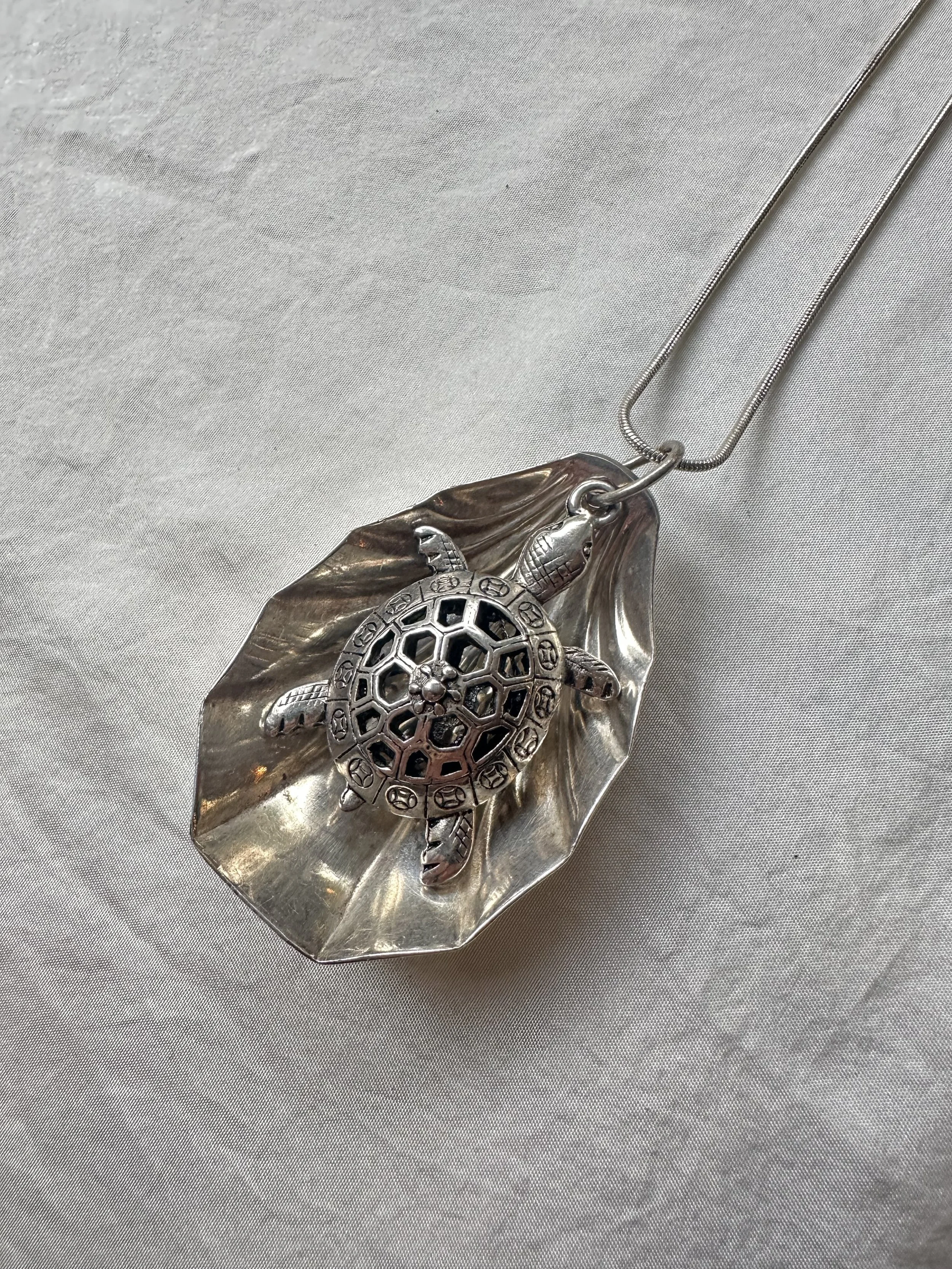 Vintage SP turtle / oyster & 925 chain