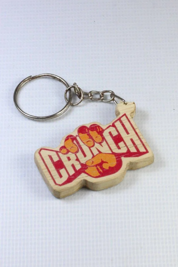 Car shake keychain with the logo of Car-Wash logo on it.